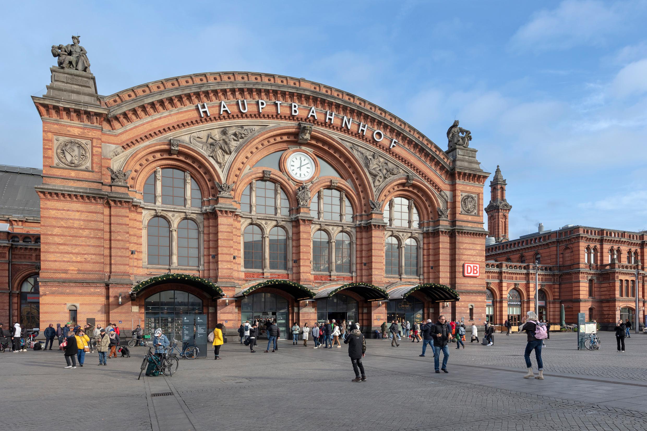 The view of the station building at Bremen Hauptbahnhof.