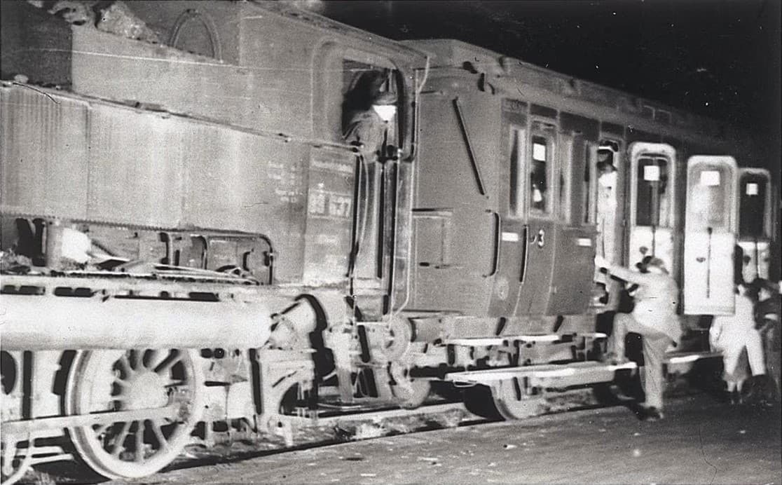 Nahaufnahme einer Dampflock, die bei der ersten Deportation am 27.11.1941 zum Einsatz kam.