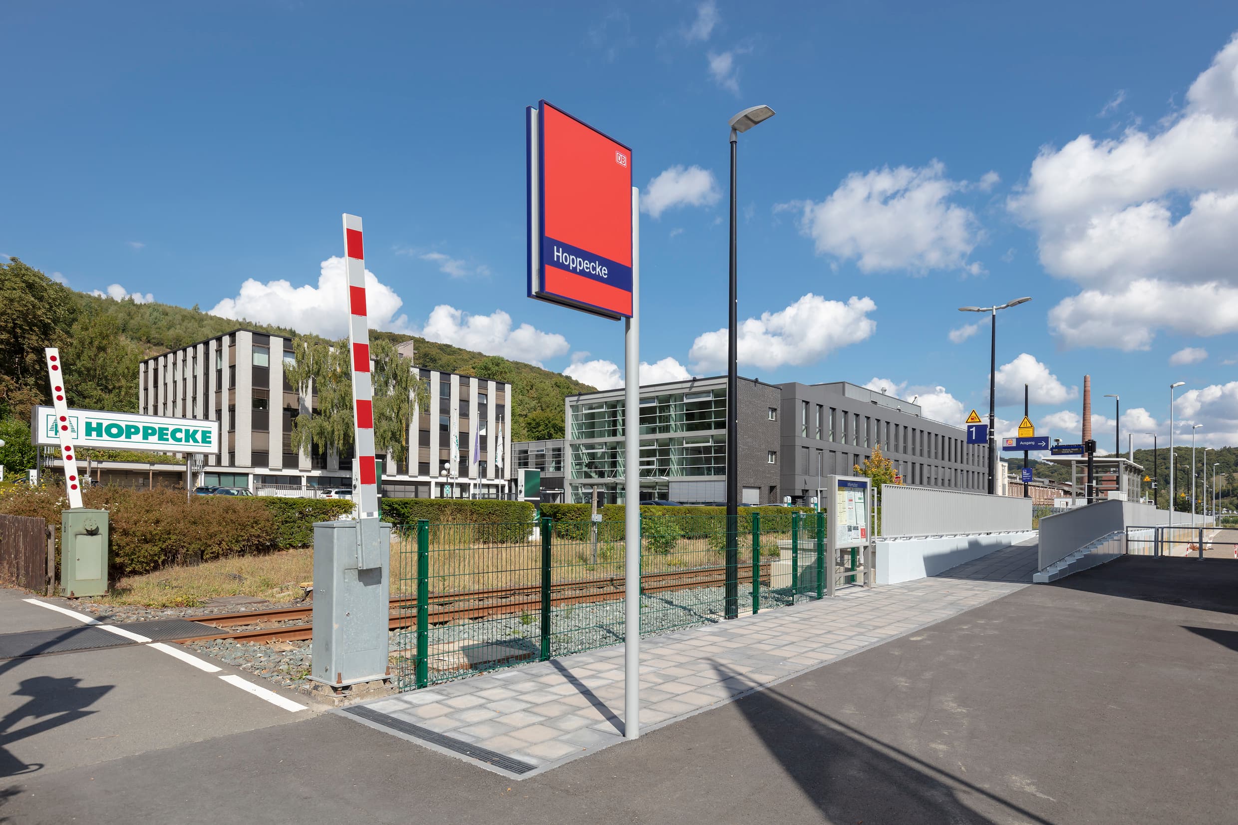 Neuer Zugangsbereich zum Bahnsteig.