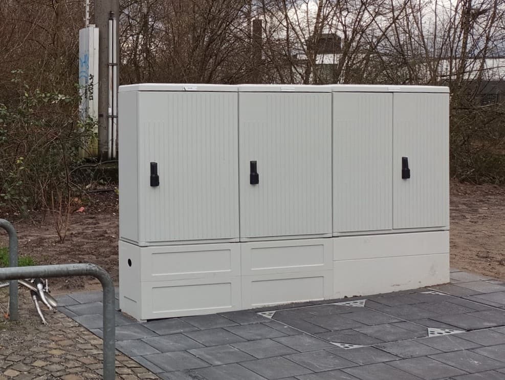 Blick auf die Verteilerkästen vor der Umgestaltung.