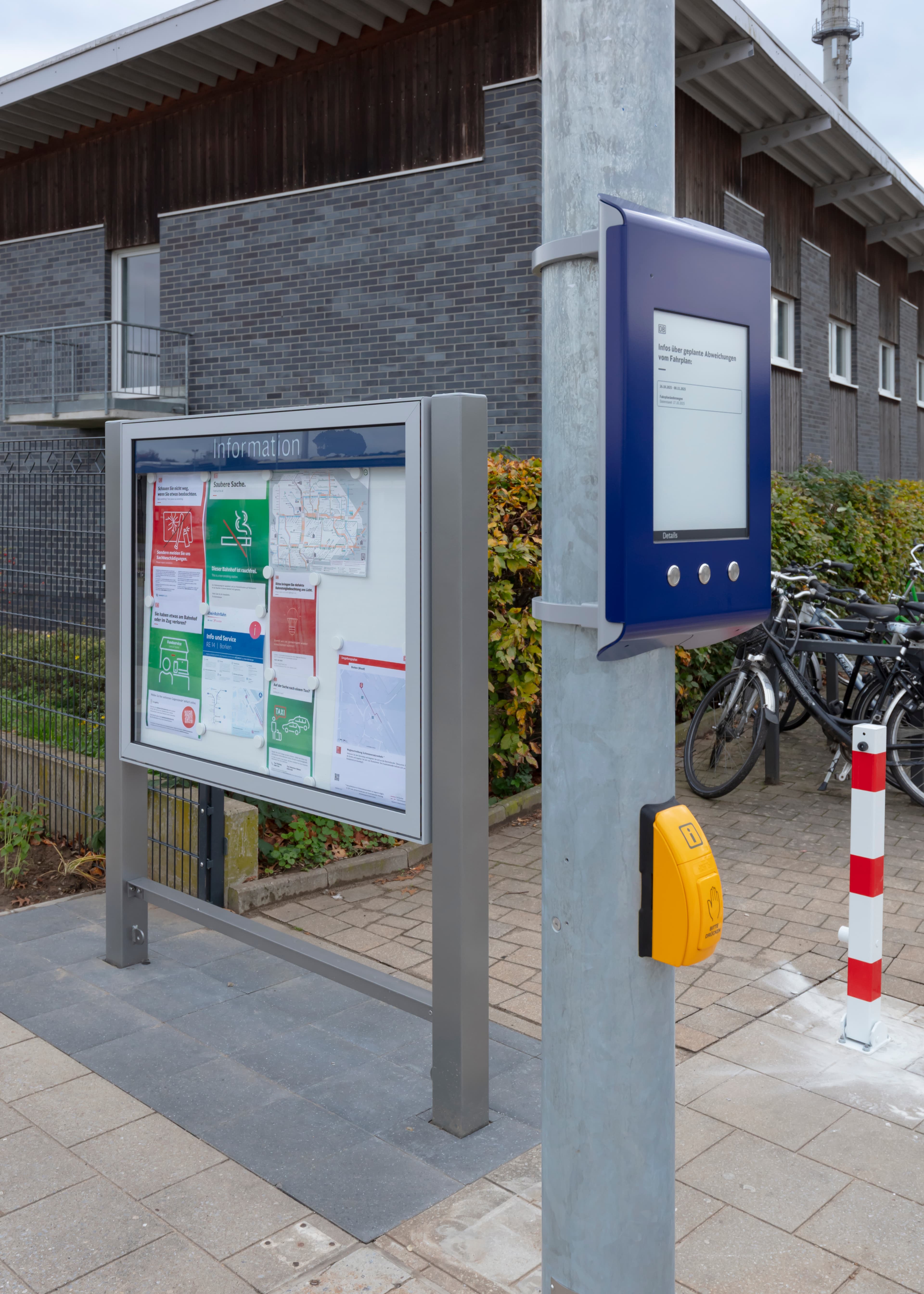 Ein neue Vitrine am Bahnsteig wurde ergänzt.