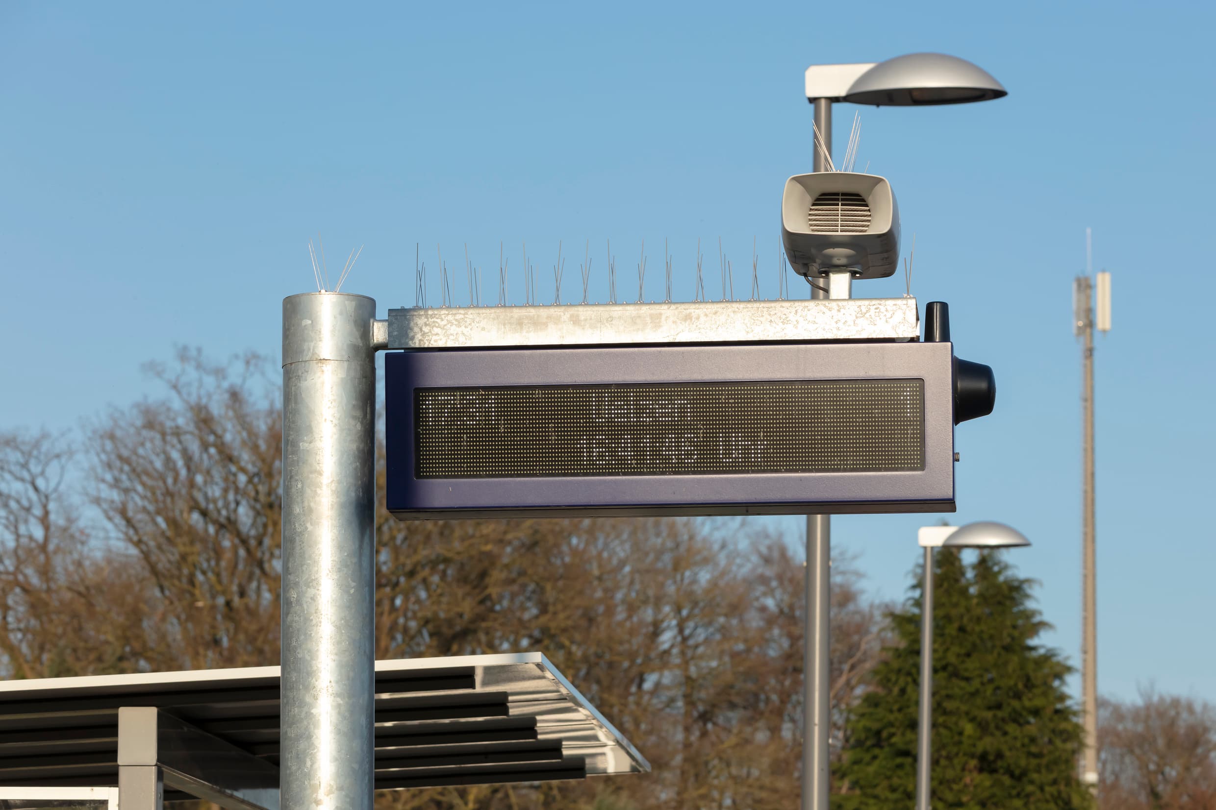Dynamischer Schriftenanzeiger zweizeilig am Bahnhof Visselhövede.