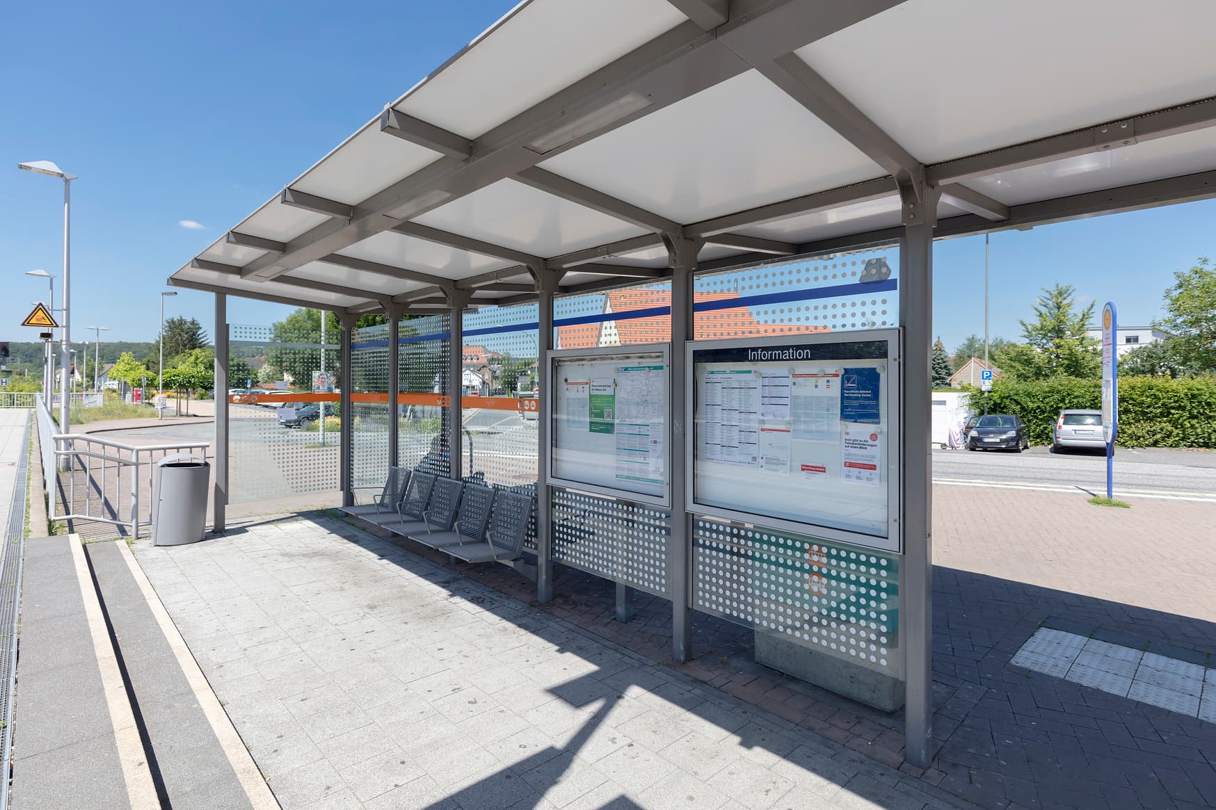 Blick auf das alte Wetterschutzhäuschen.