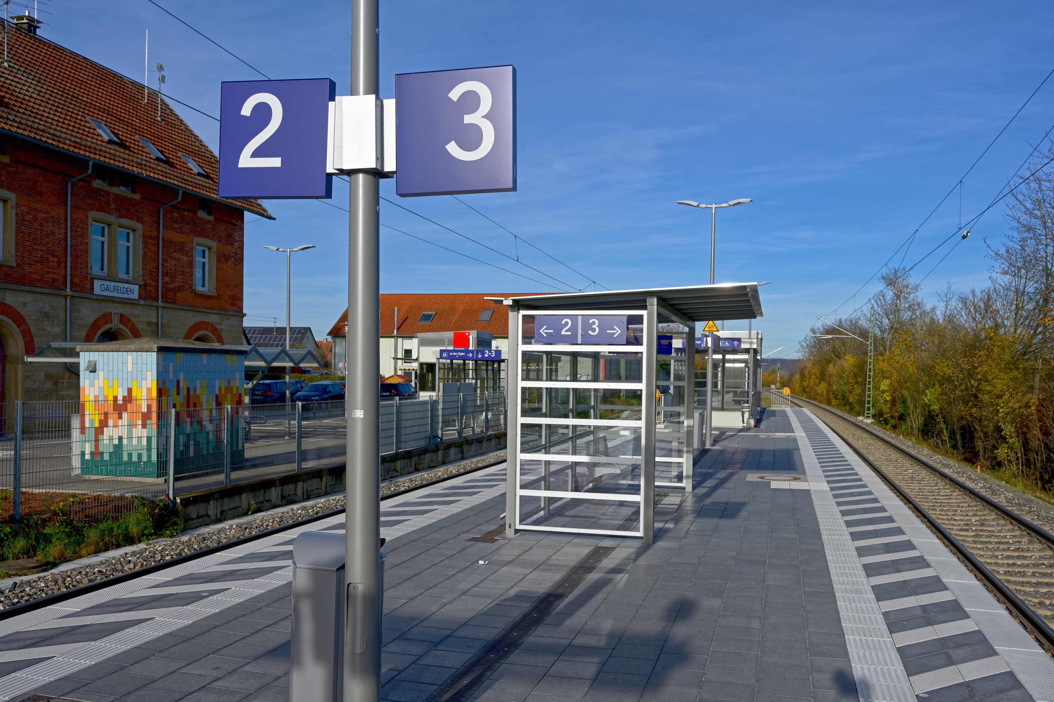 Verbreiterter und erhöhter Bahnsteig 