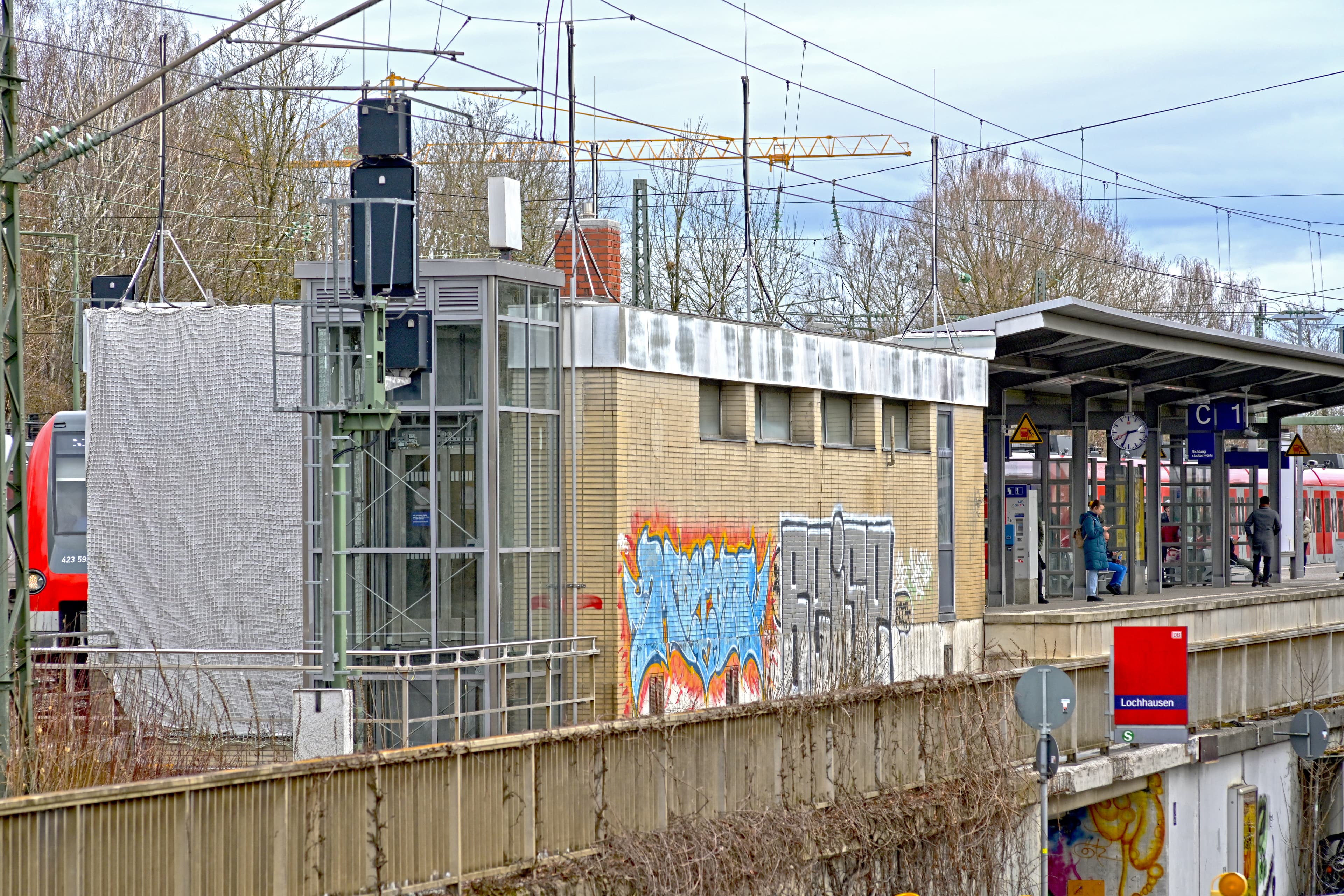 Das Empfangsgebäude in München-Lochhausen vor der Neugestaltung.