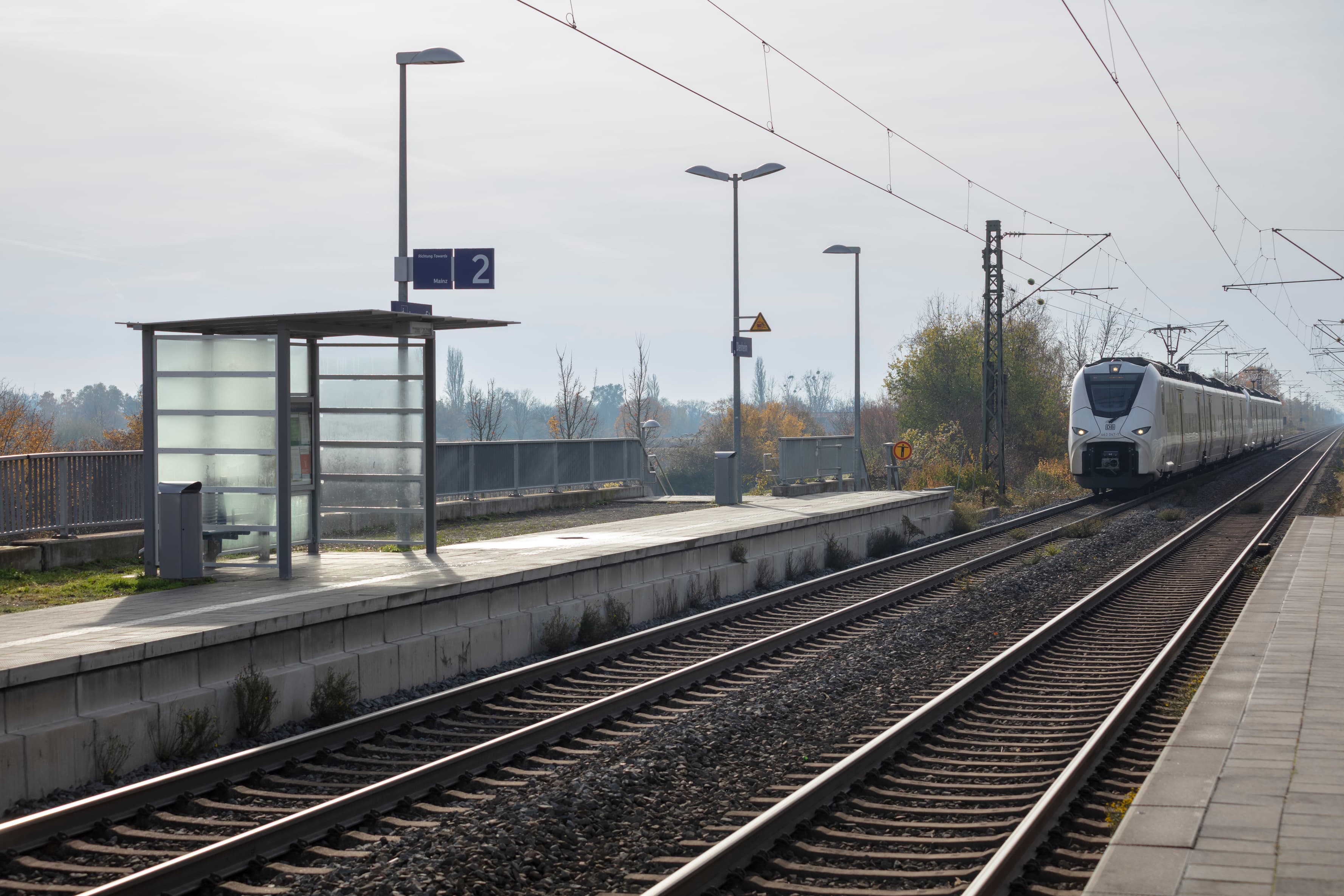 Blick auf Bahnsteig 2