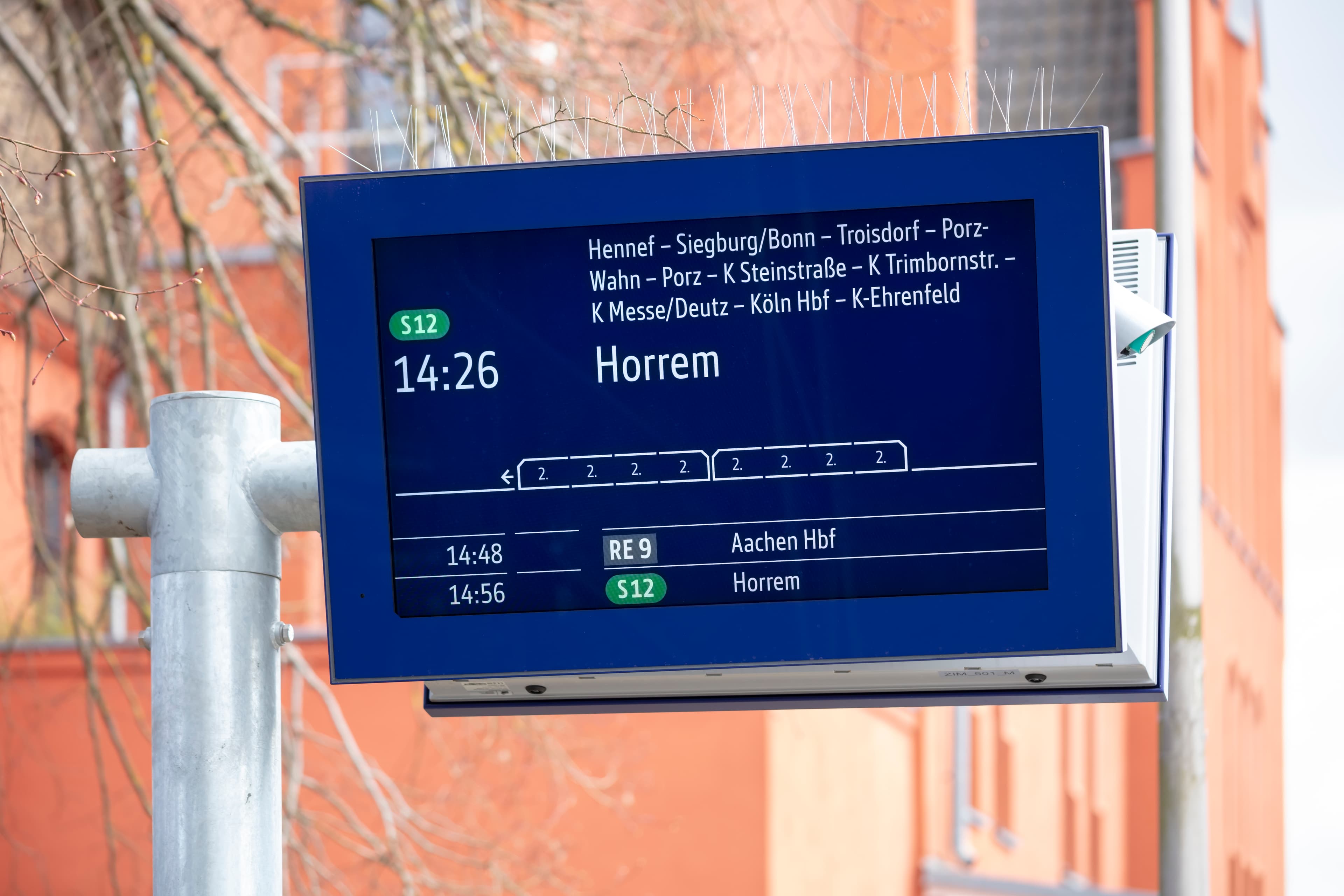 Detailaufnahme des neuen Zugzielanzeigers.