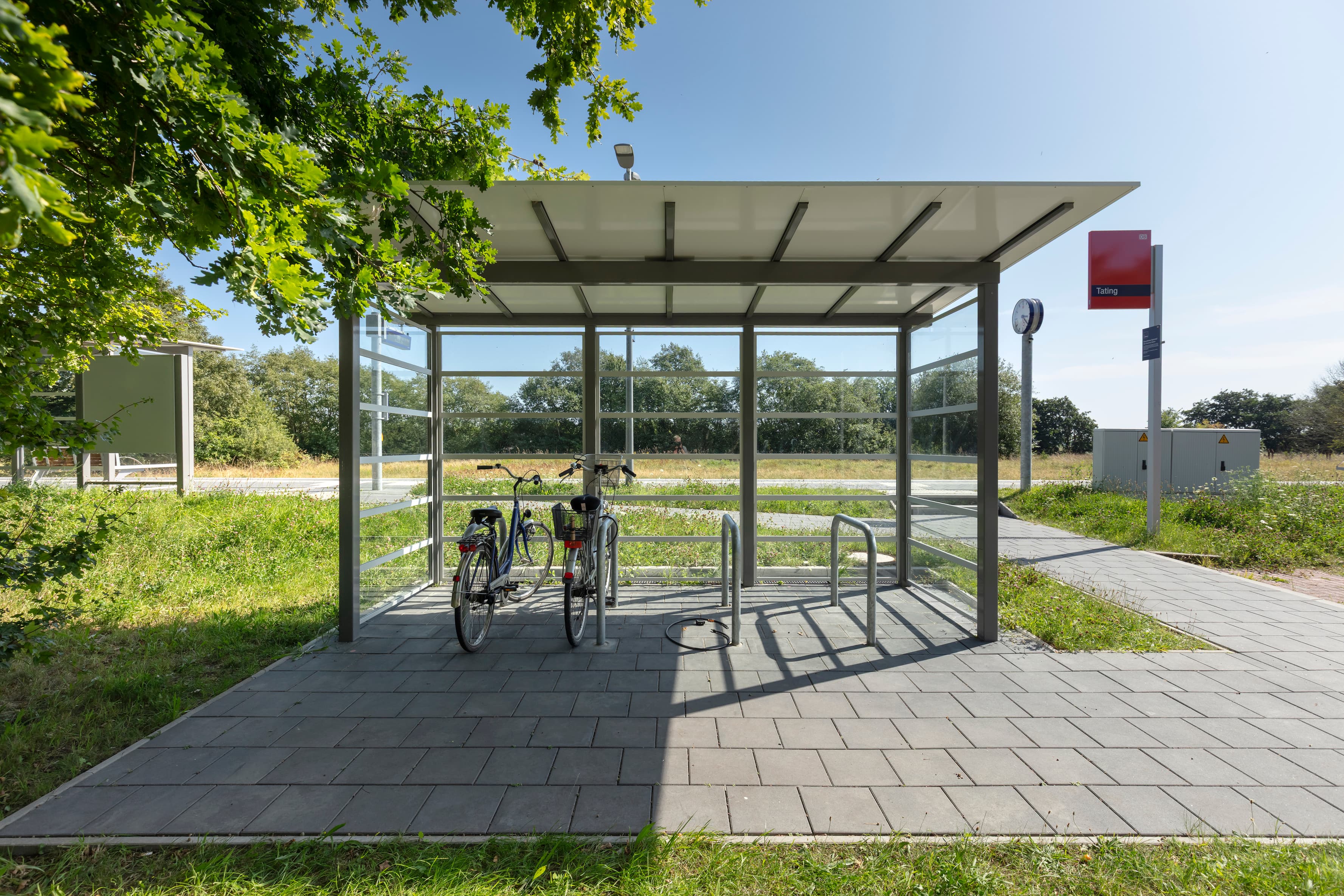 Überdachte Parkmöglichkeiten für Fahrräder