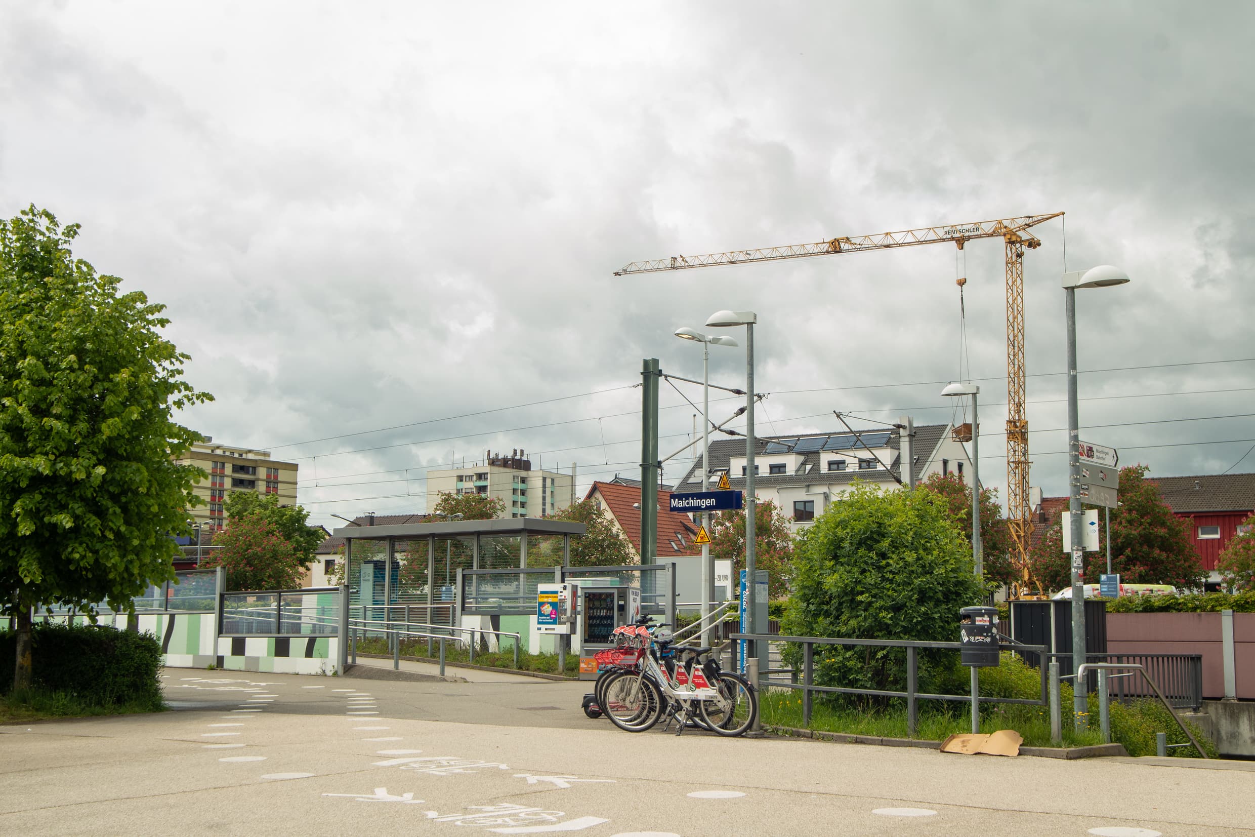 Der Bahnhof Maichingen von außen.