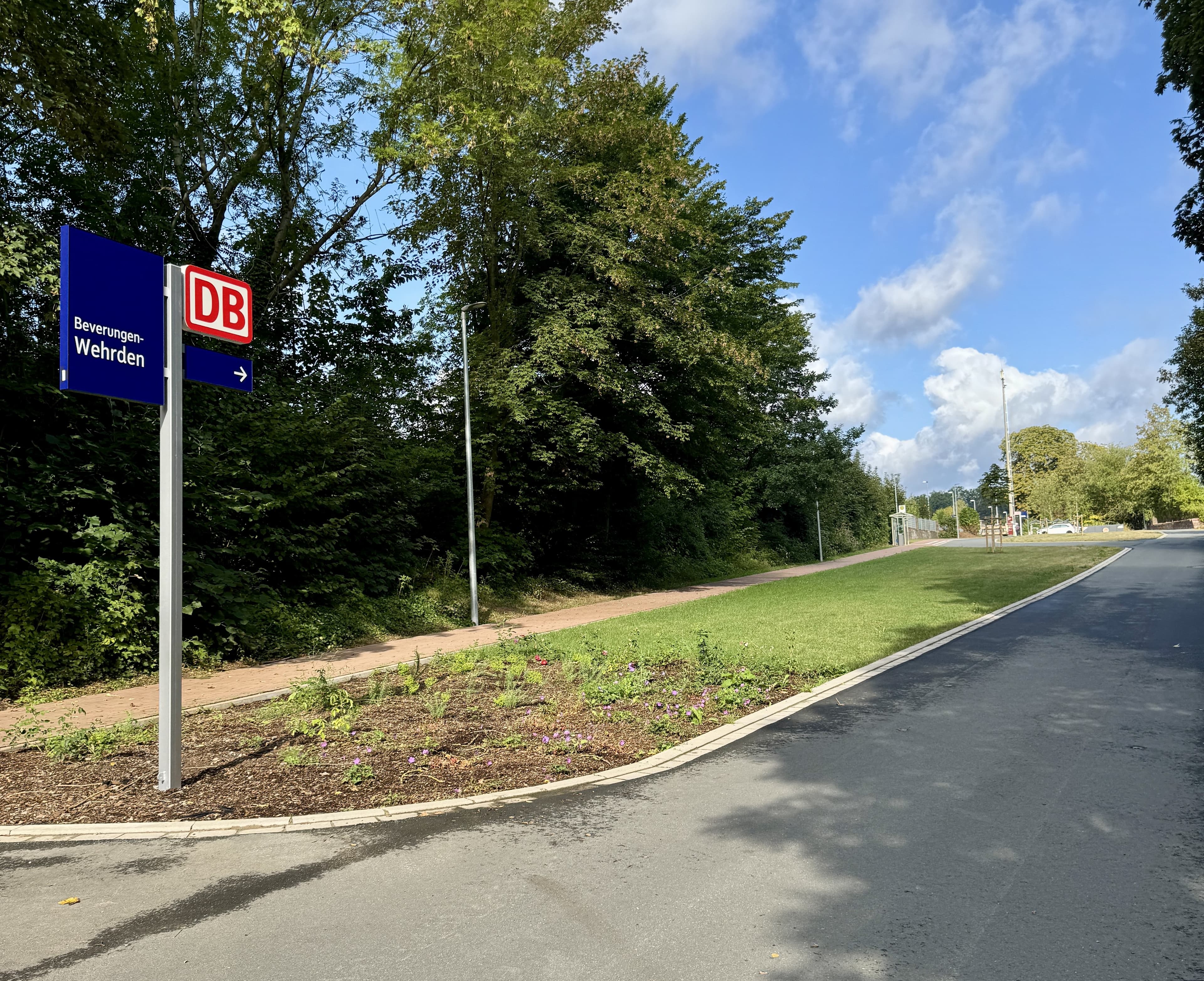 Neu errichteter Weg zum Bahnhof.