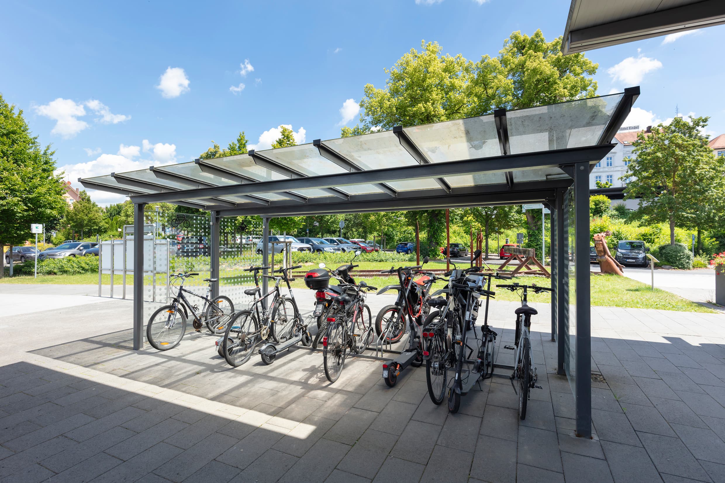 Fahrradabstellanlage am Bahnhof Hünfeld.