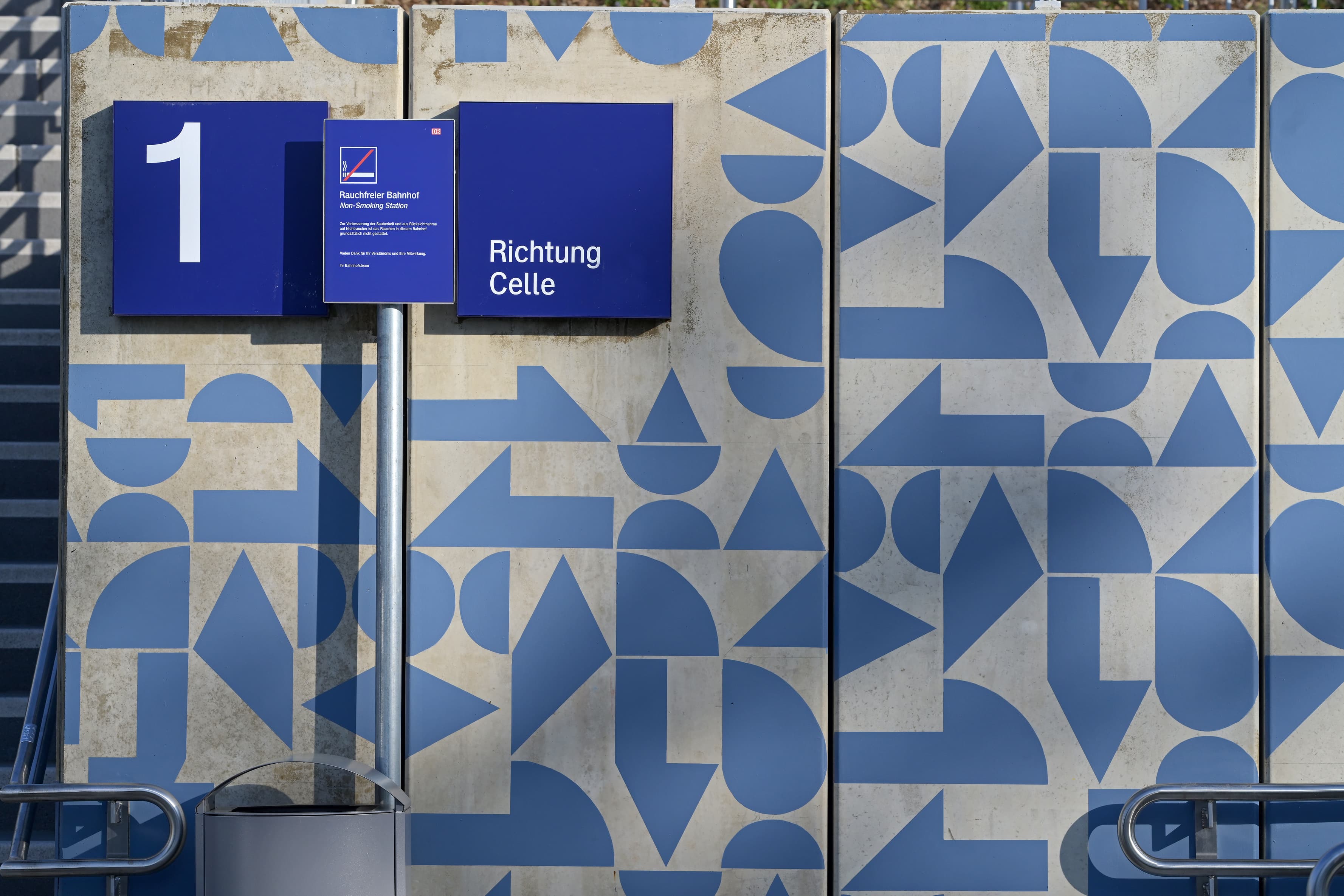 Neu gestaltete Wände im Mosaik-Design