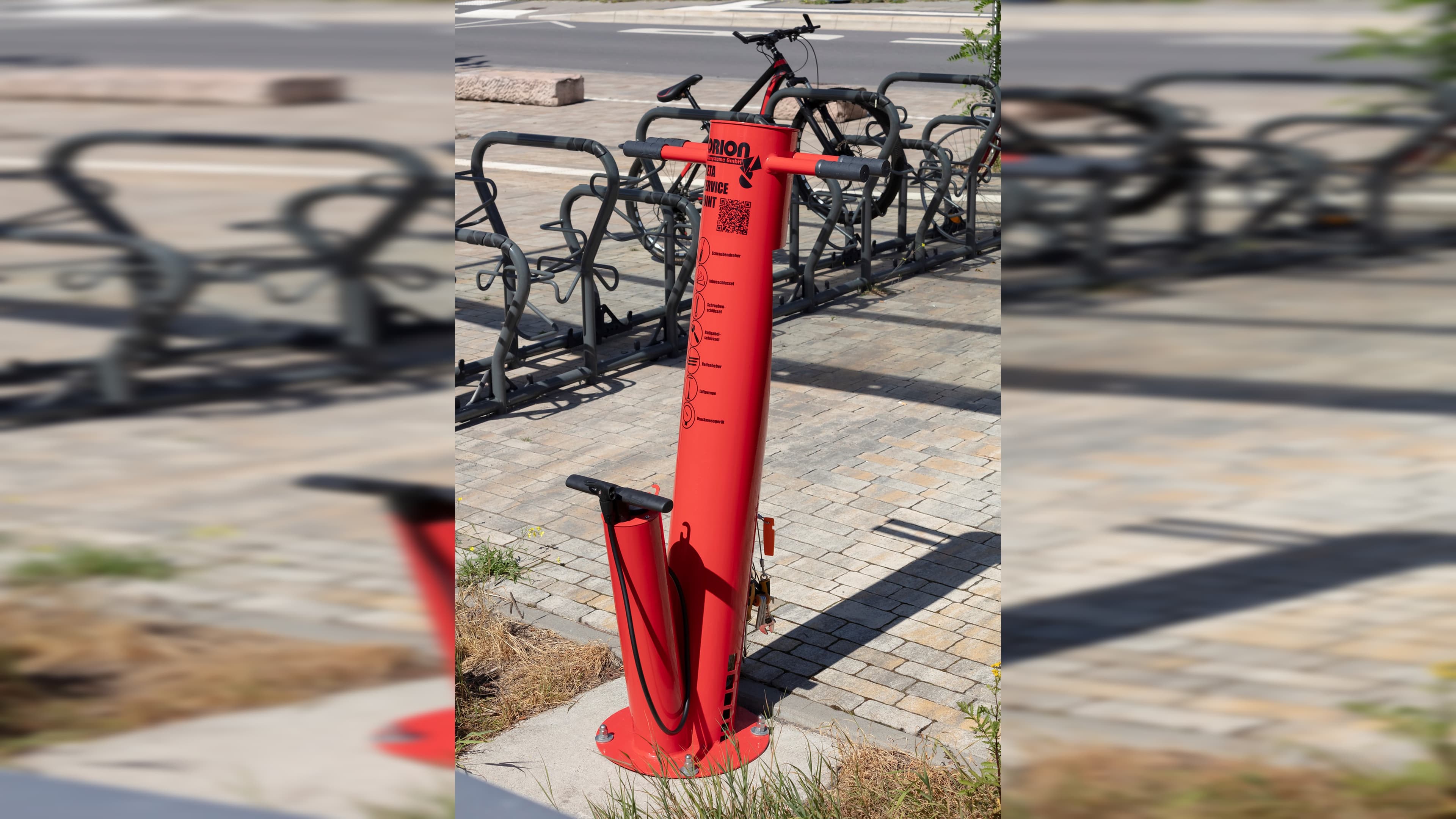 Blick auf die neue Fahrrad Servicestation.