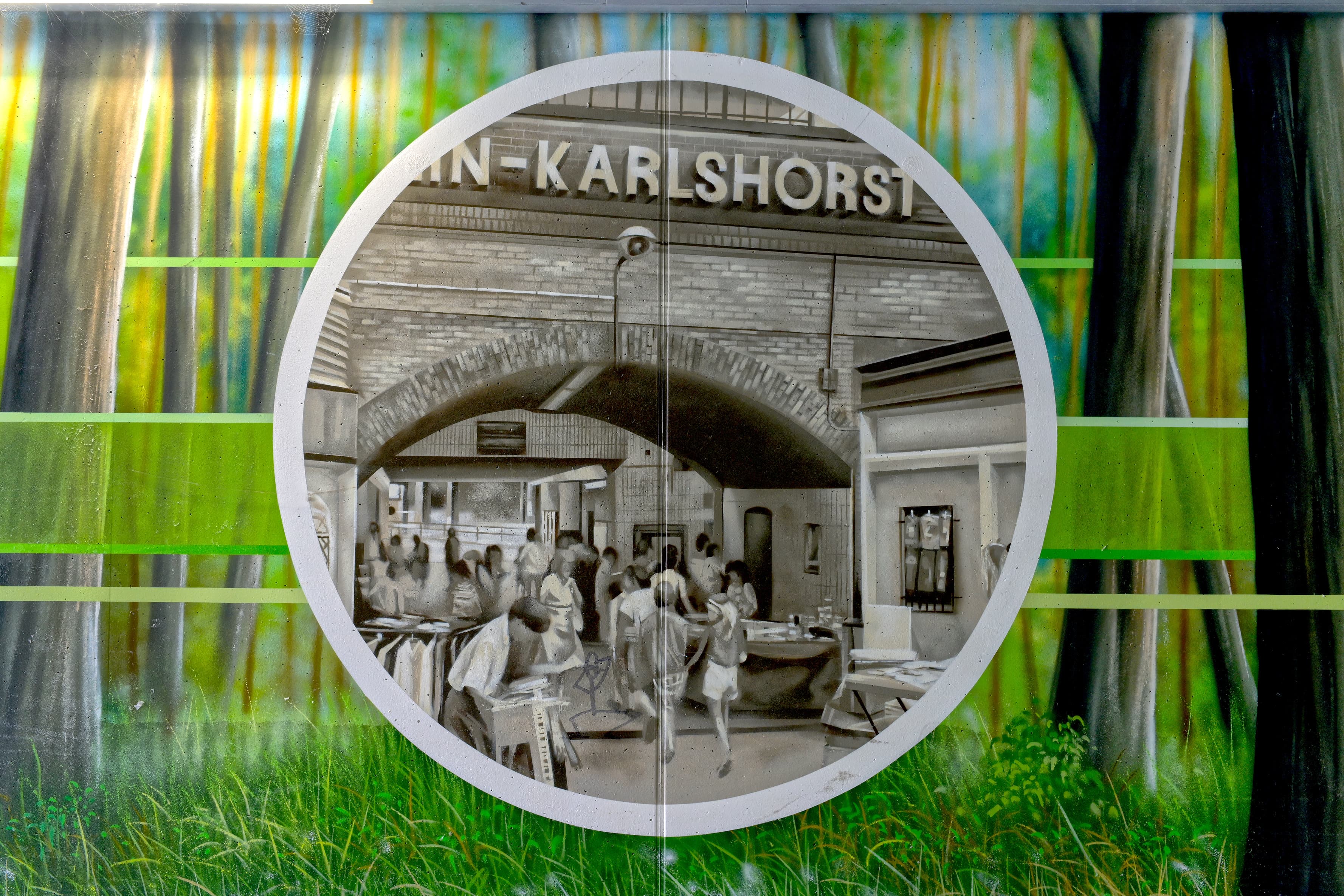 Blick auf historisches Gestaltungsbild des Bahnhofs