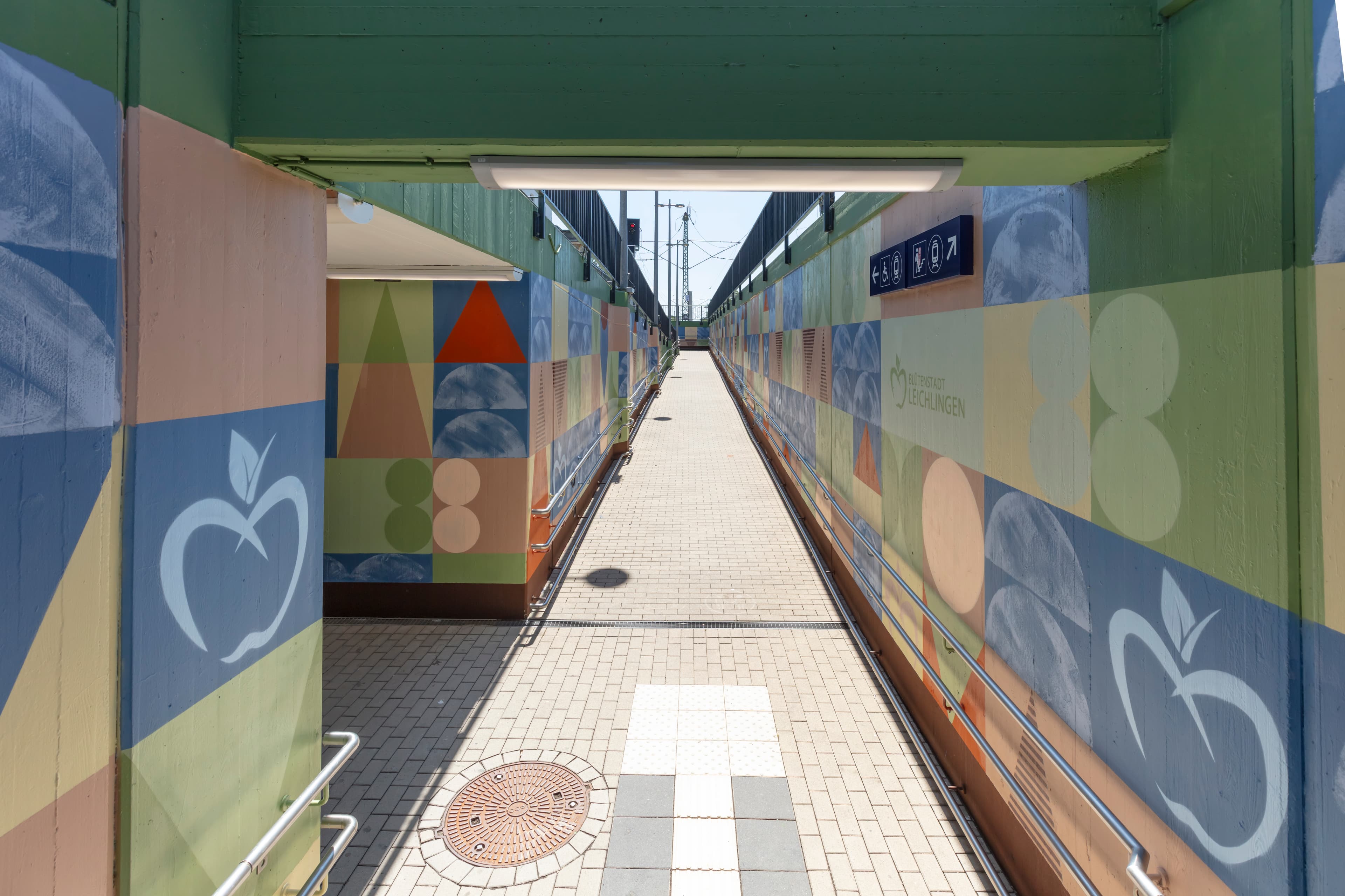 Die Rampe zum Bahnsteig und zur Personenunterführung nach der Aufwertung.