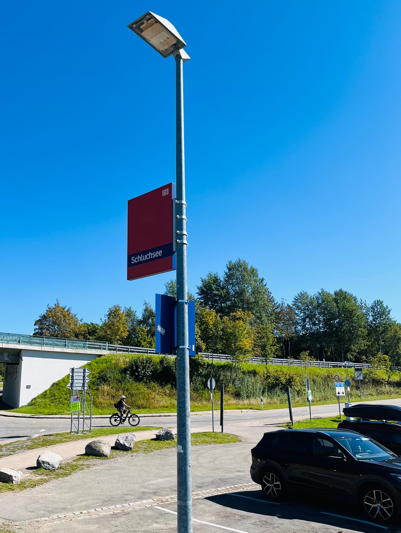 Neue Beschilderung zur Orientierung.