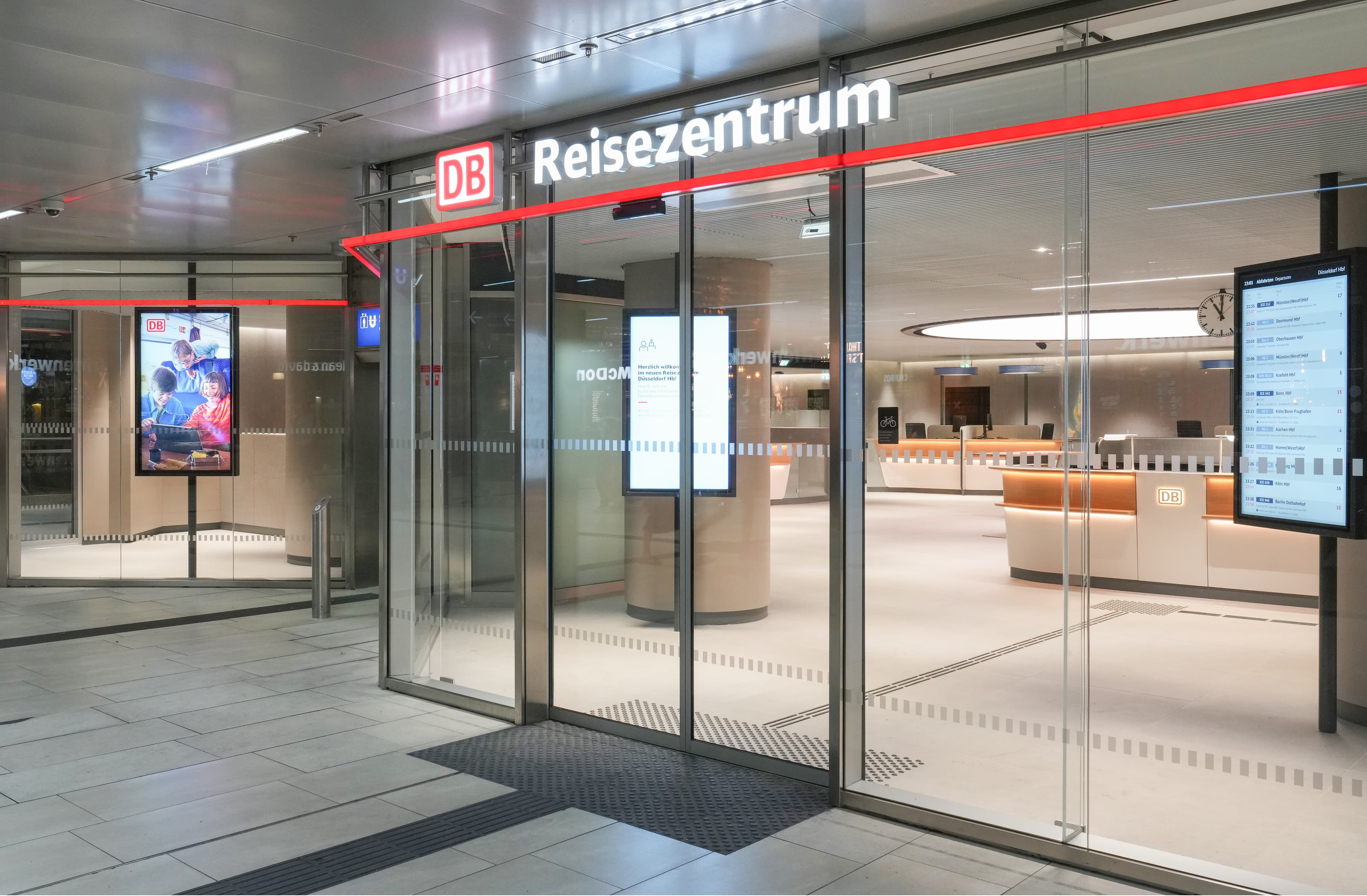 A view of the DB Reisezentrum.