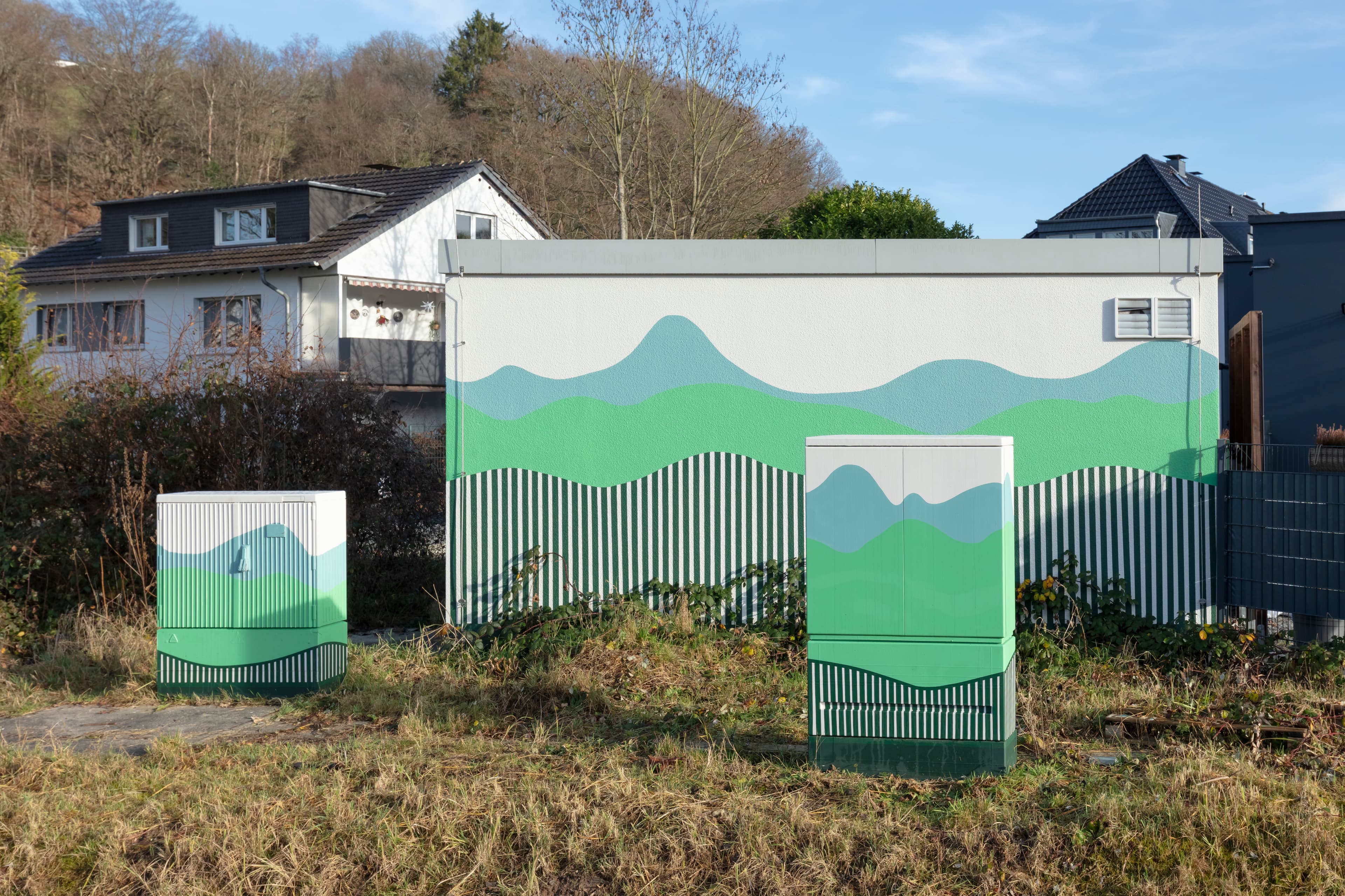 Die Verteilerkästen und die Technikräume wurden in Anlehnung an das Bergische Land umgestaltet.