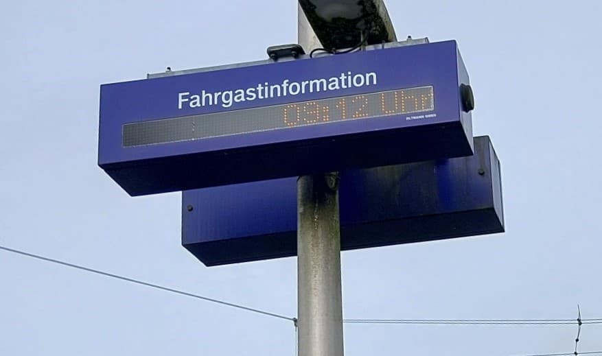 Detailaufnahme der alten Fahrgastinformationsanlage (DSA).