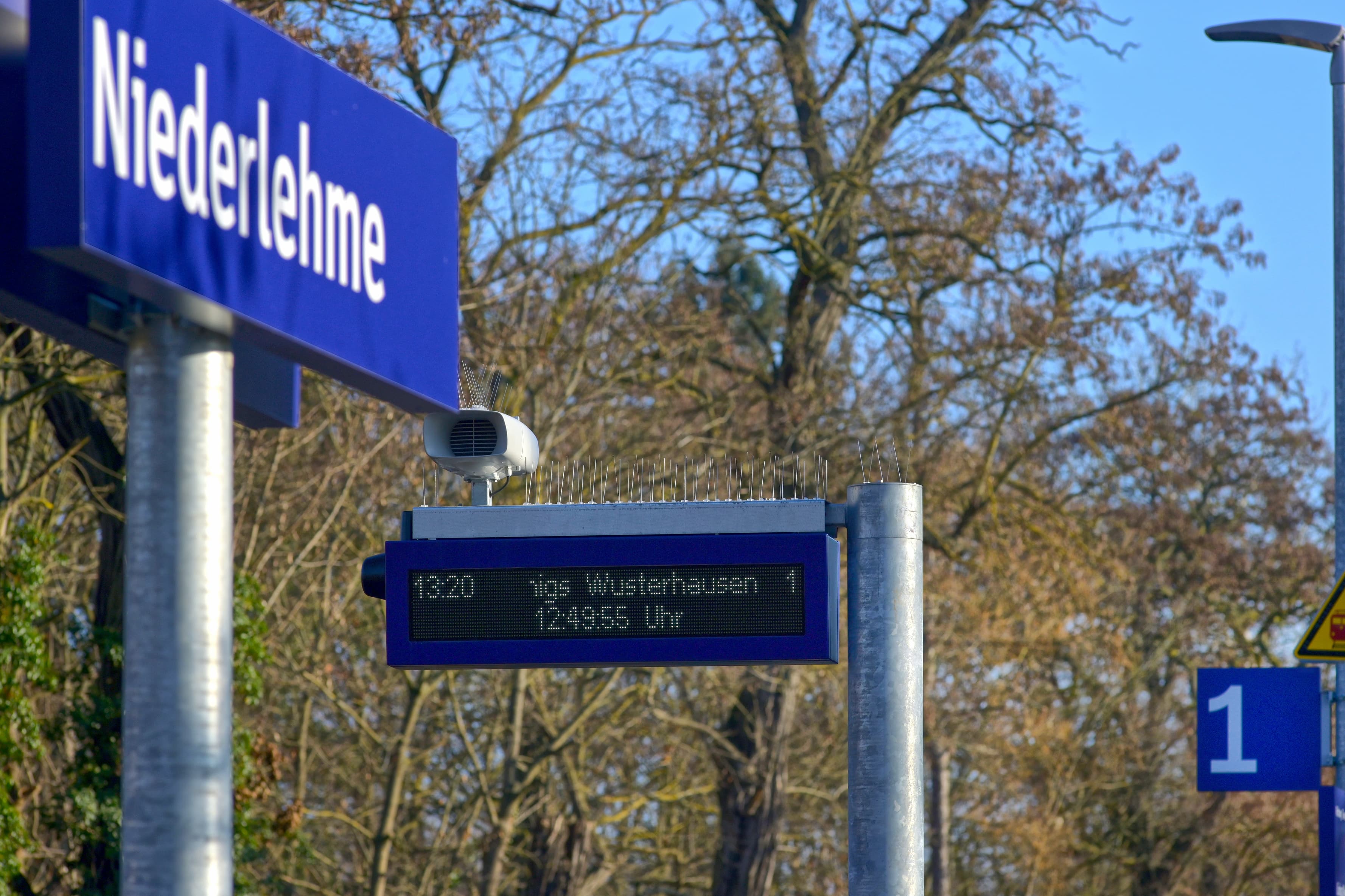 Reisendeninformationssystem am Bahnsteig