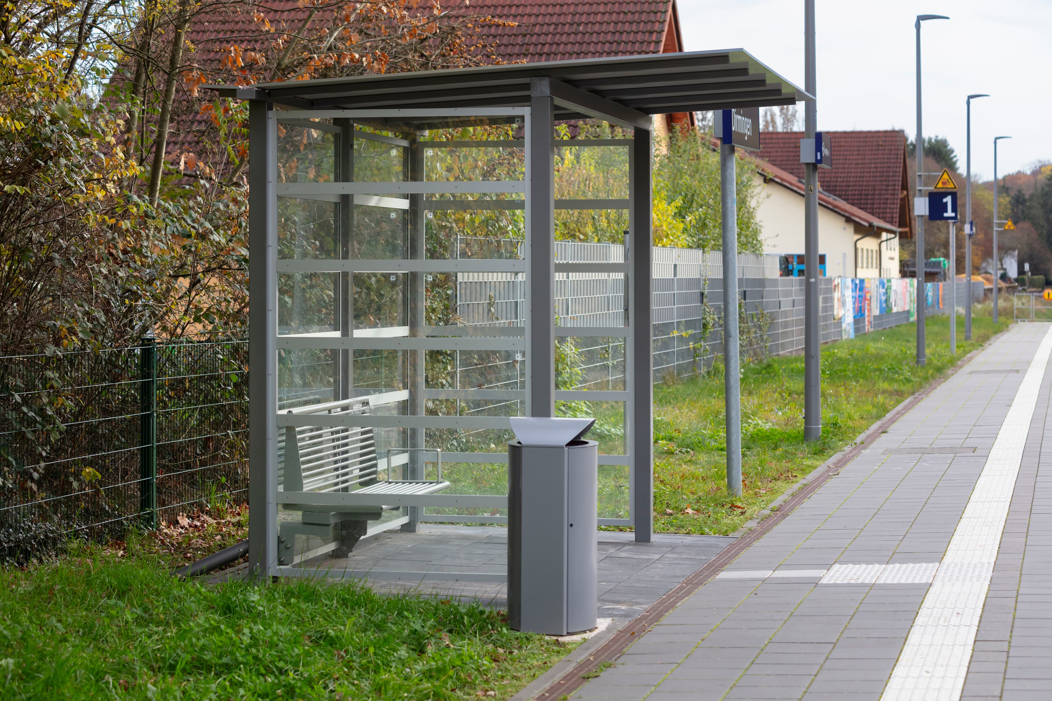 Blick auf einen Abfallbehälter