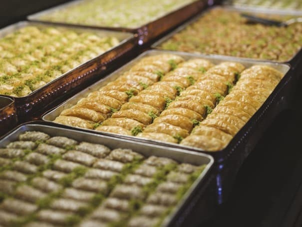 Auslage mit Baklava.