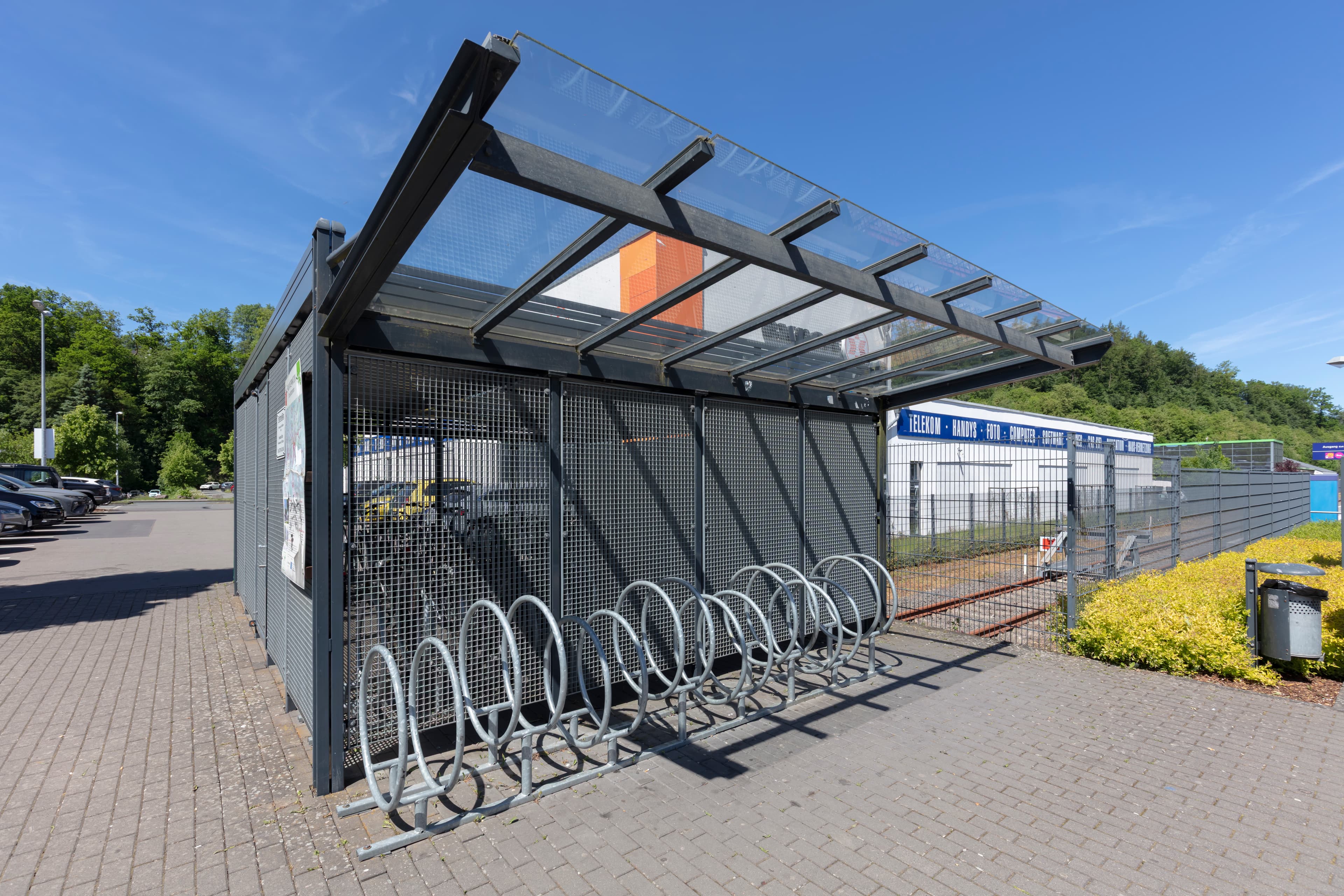 Die neue Fahrradabstellanlage am Bahnhof Olpe.