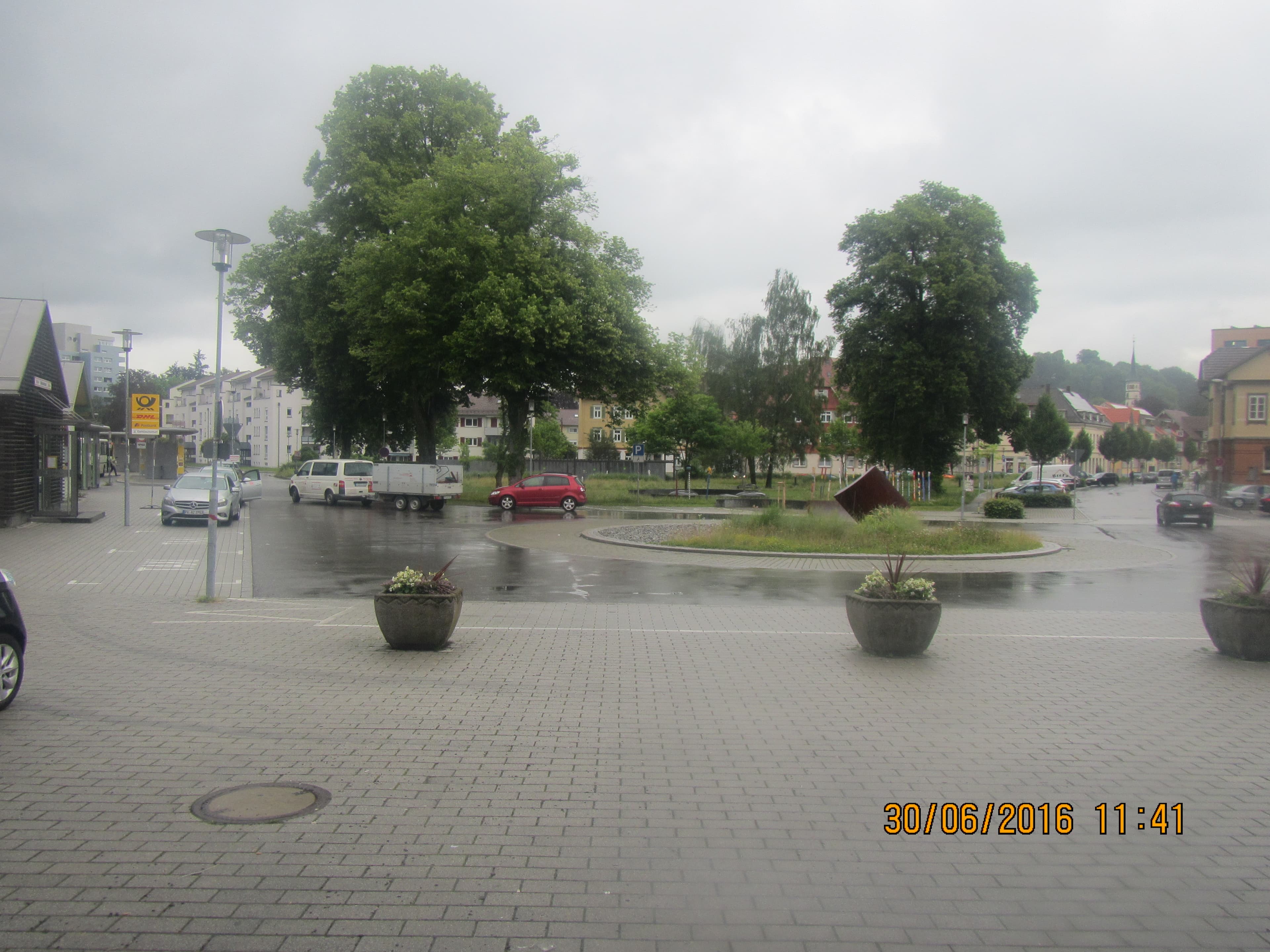 Bahnhofsvorplatz des Bahnhofs Leutkirch im Allgäu vor der Neugestaltung.