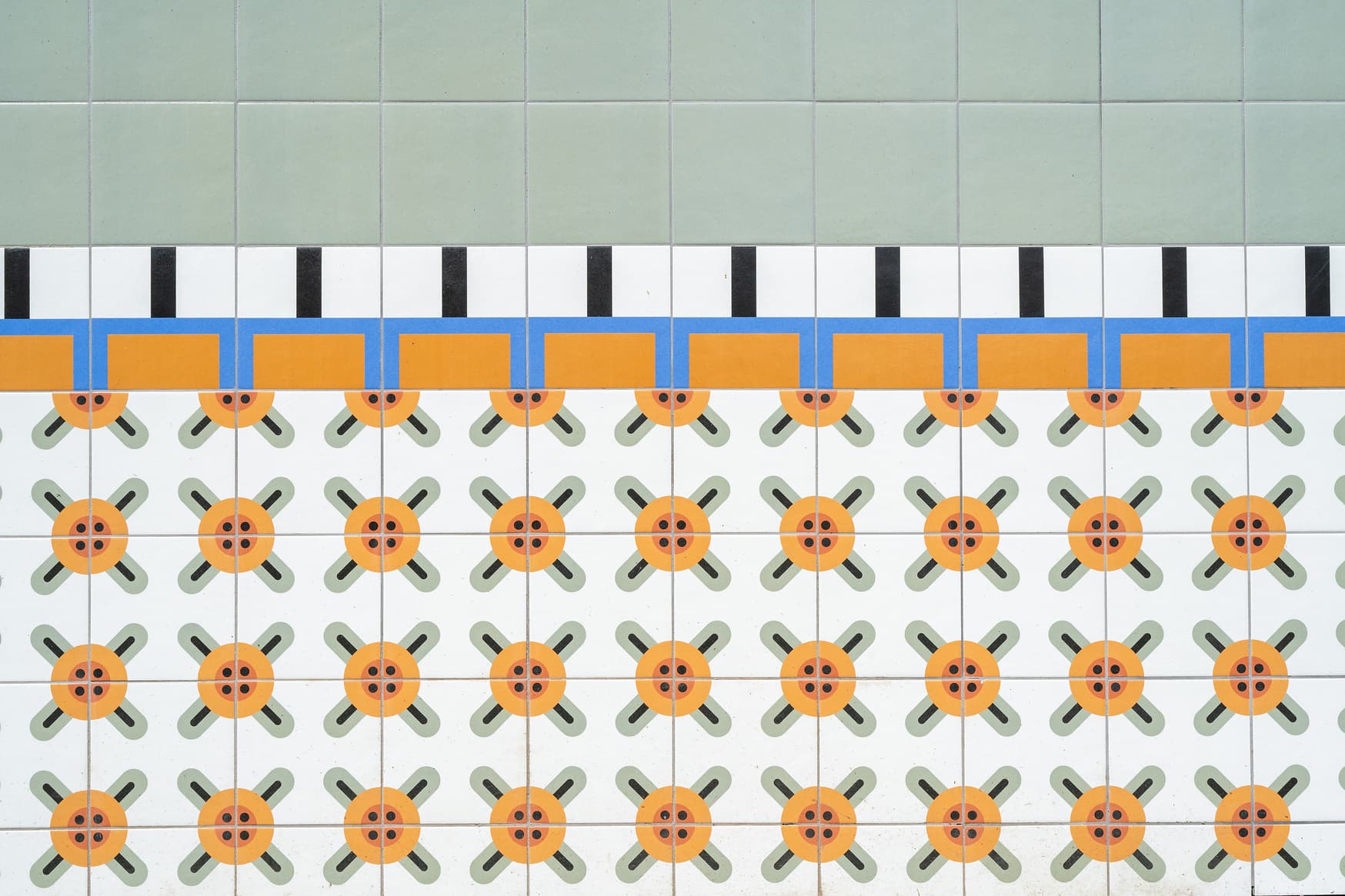 Detailaufnahme vom Fliesenmuster.