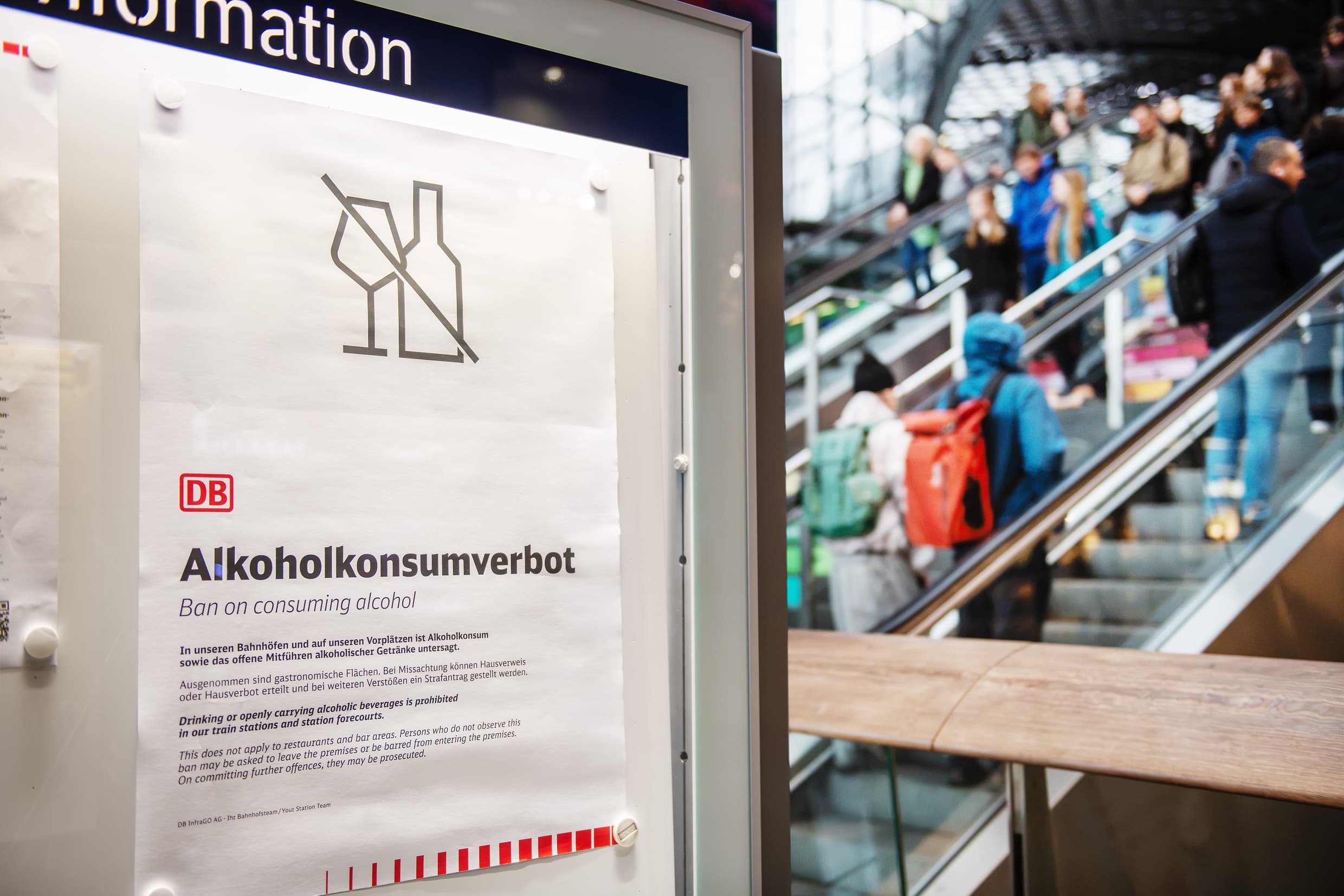 Hinweise zum Alkoholkonsumverbot im Berliner Hauptbahnhof