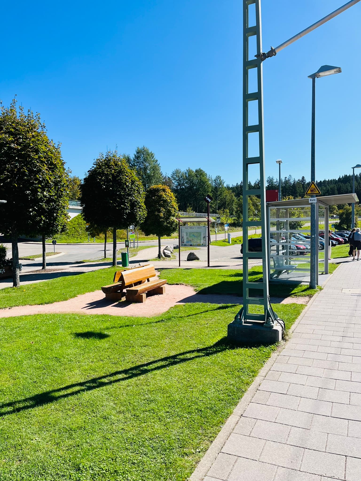 Neue Sitzgelegenheiten und Wetterschutz.