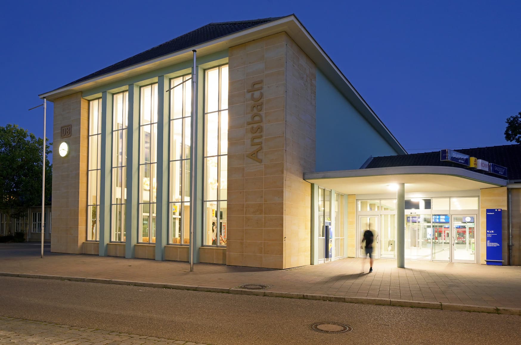 Das Bahnhofsgebäude von Ansbach.