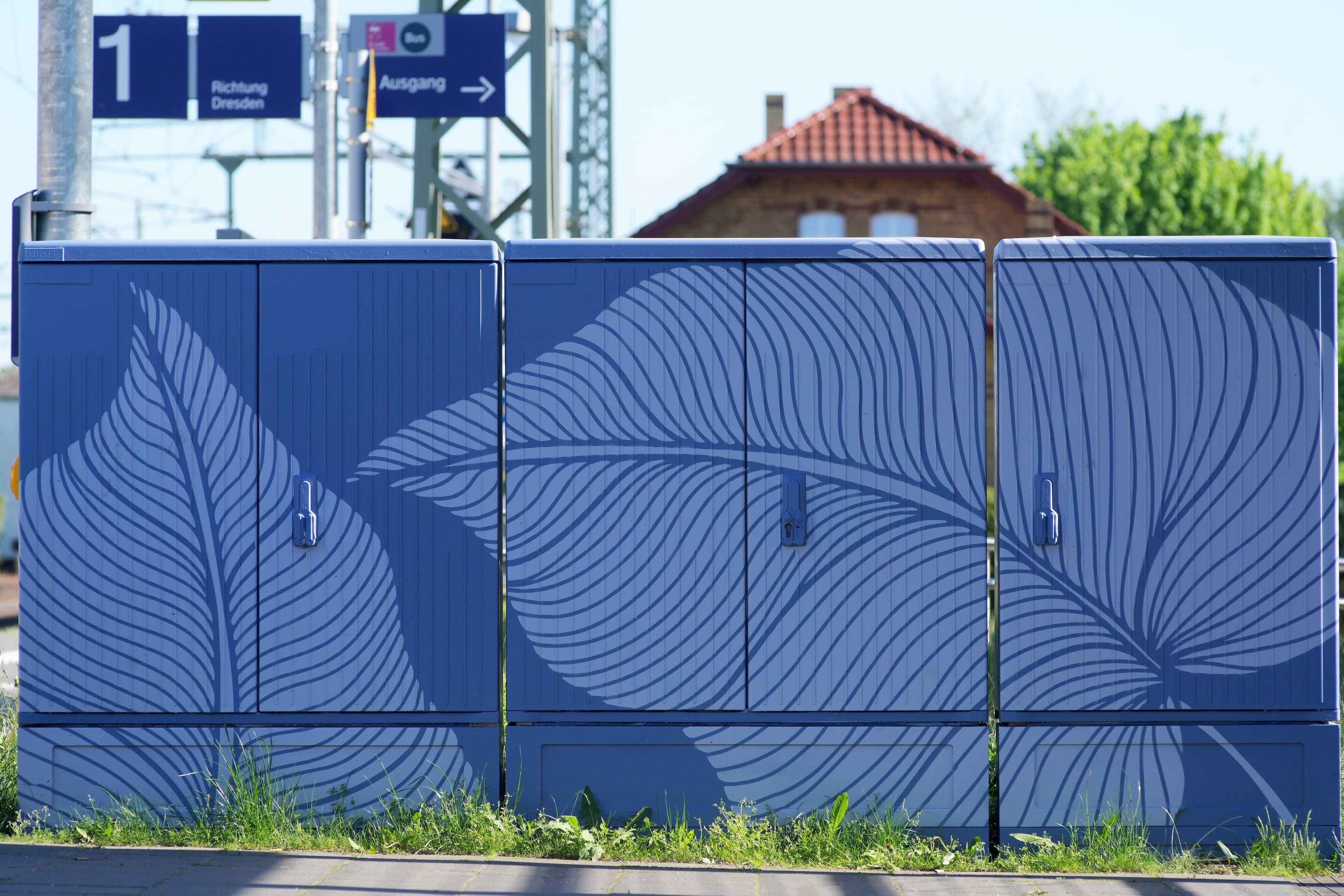 Verteilerkasten neben Wetterschutzhaus.