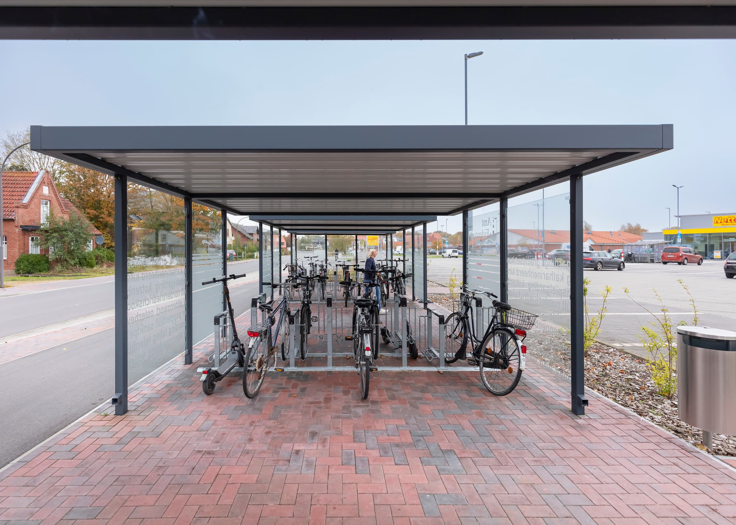 Neue Fahrradabstellanlage am Bahnhof.