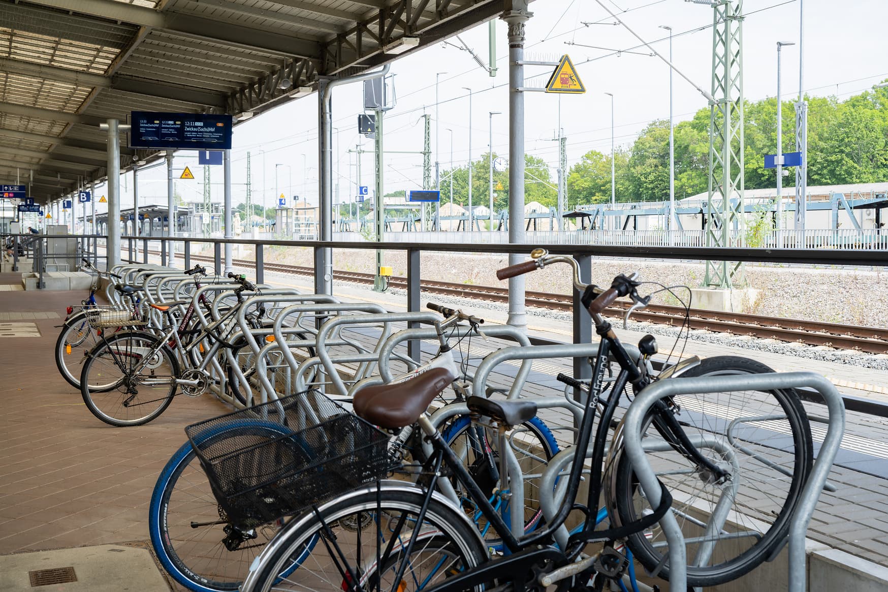Die neuen Fahrradstellplätze am Empfangsgebäude.