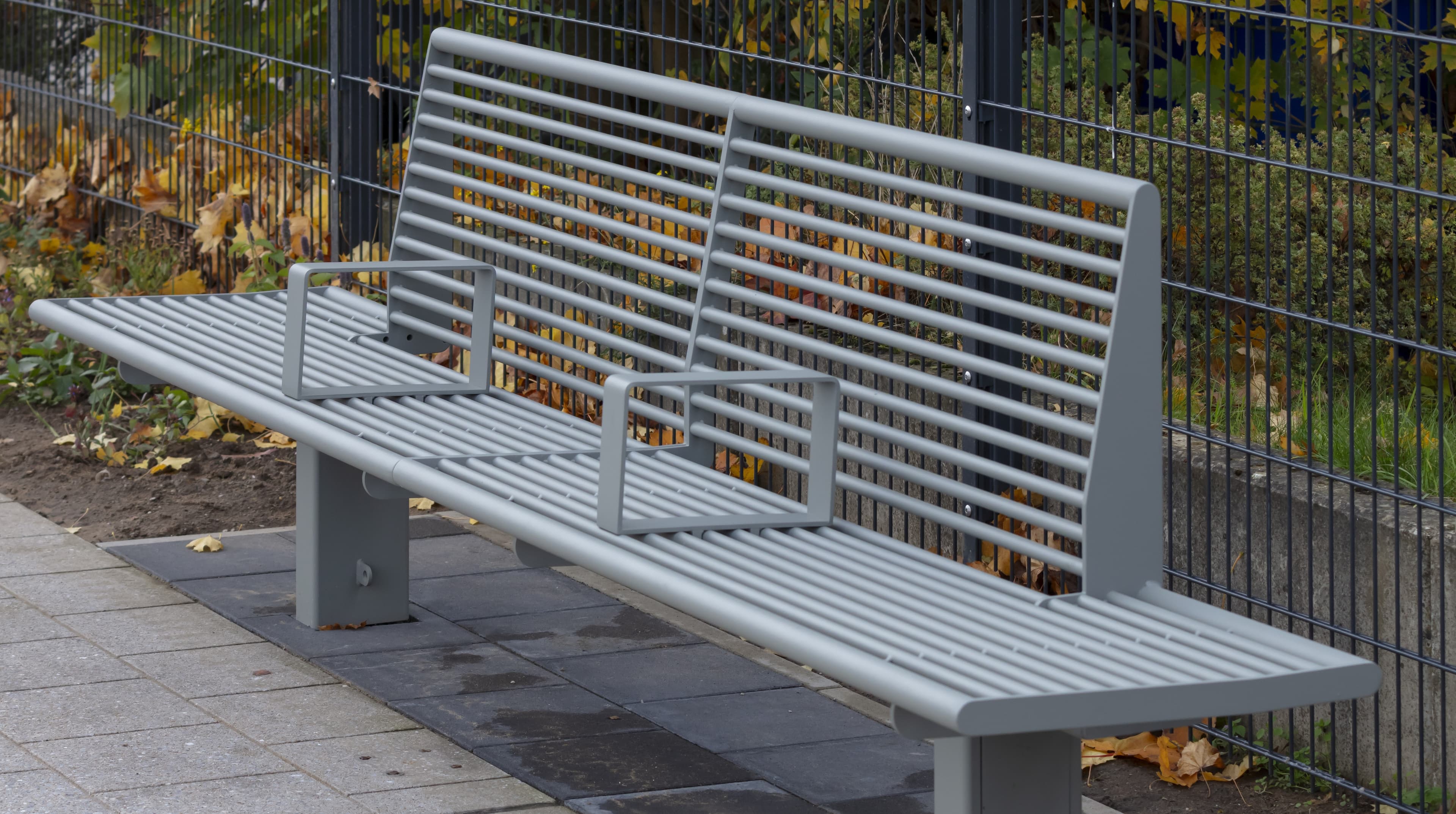 Auch auf dem Bahnsteig selber wurden neue komfortable Sitzgelegenheit geschaffen. 