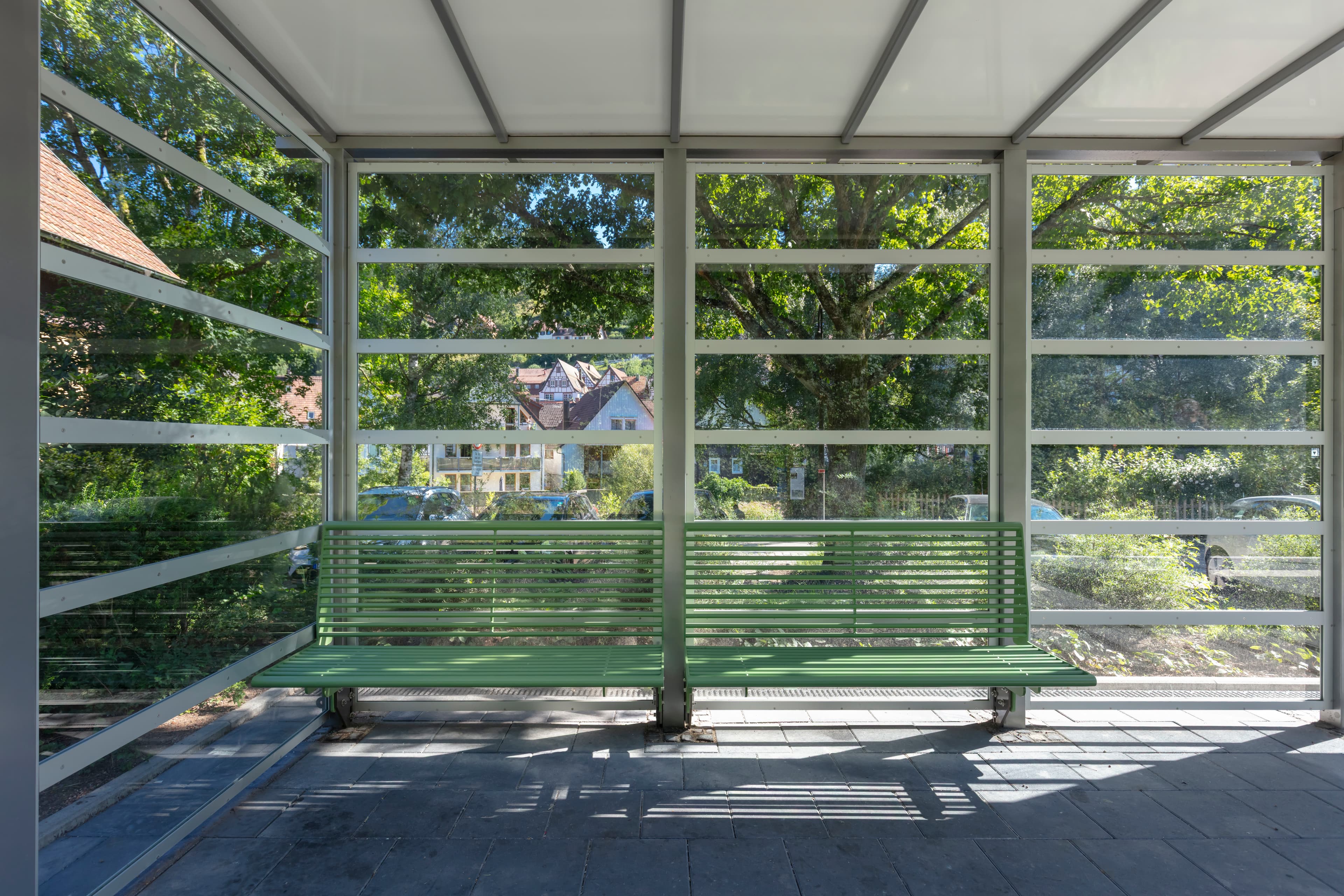 Neue Calidum-Sitzbank am Bahnsteig