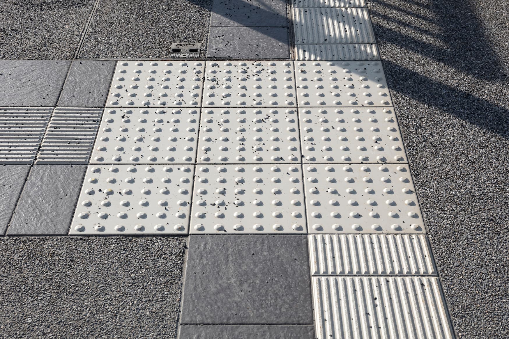 Detailaufnahme Blindenleitstreifen.