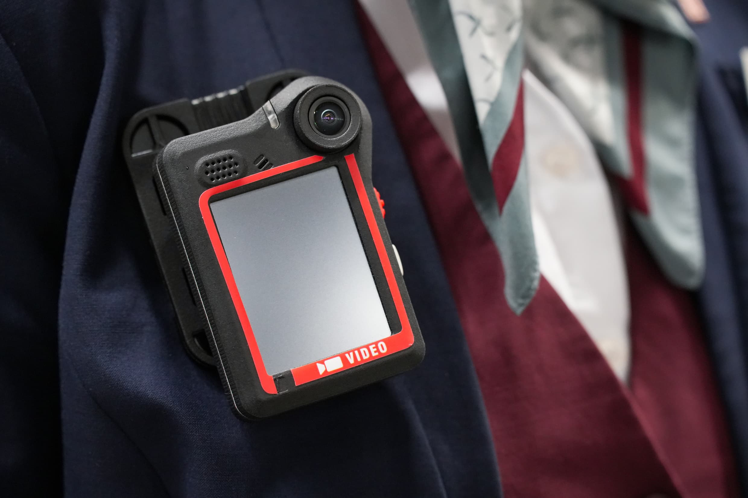 Eine Bodycam als neue Ausstattung für Mitarbeitende an den Bahnhöfen.