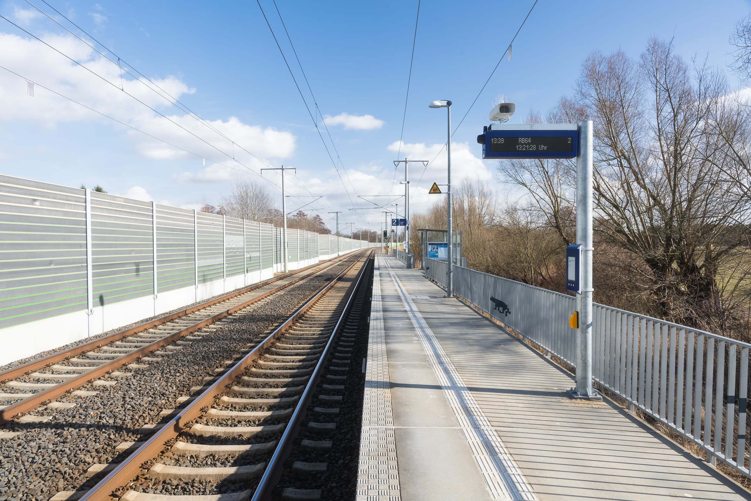 Neuer dynamischer Anzeiger am Bahnsteig.