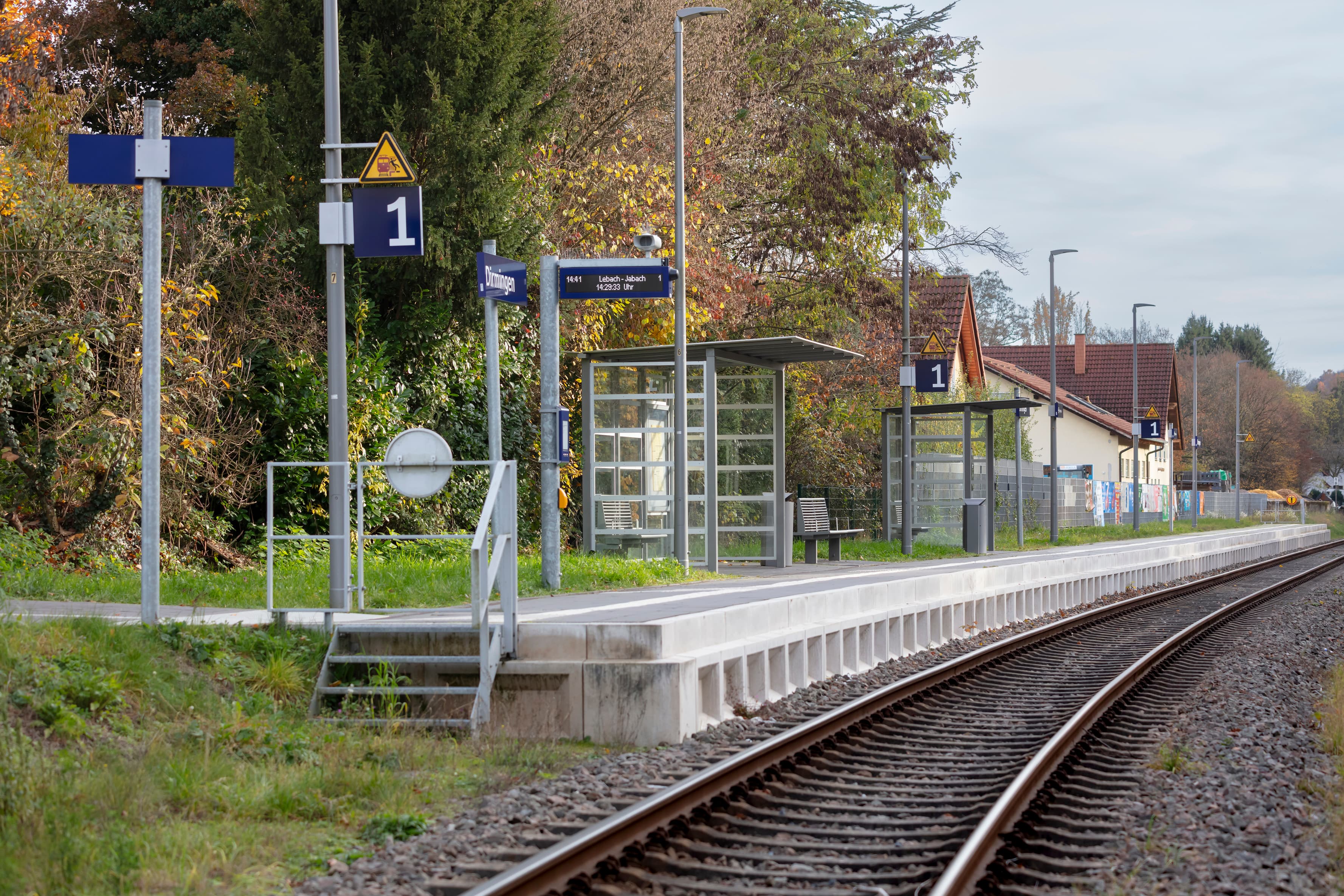 Blick auf den Bahnsteig 1