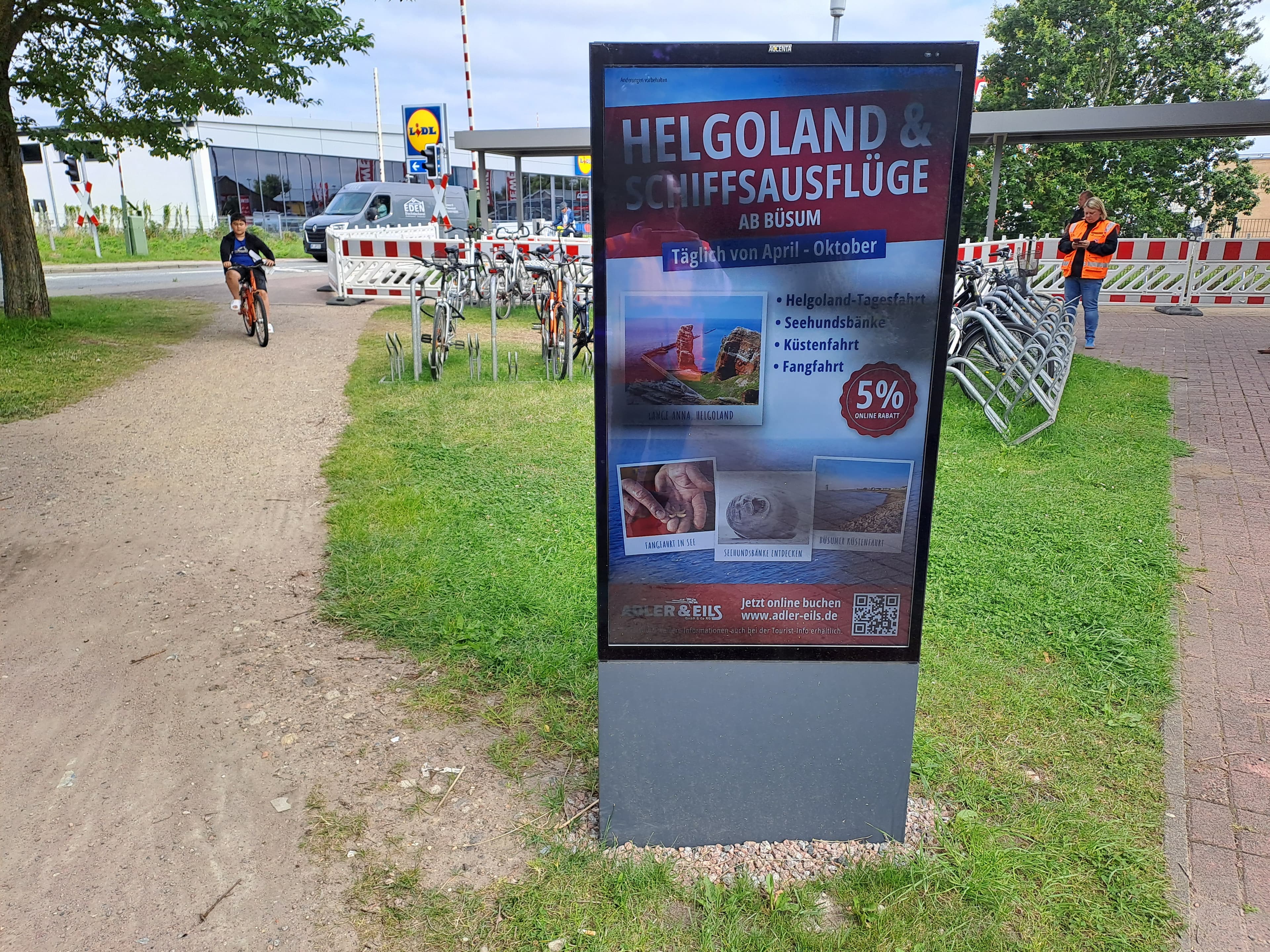 Eine digitale Info-Stele für regionale Angebote in Bad St. Peter-Ording und Umgebung.