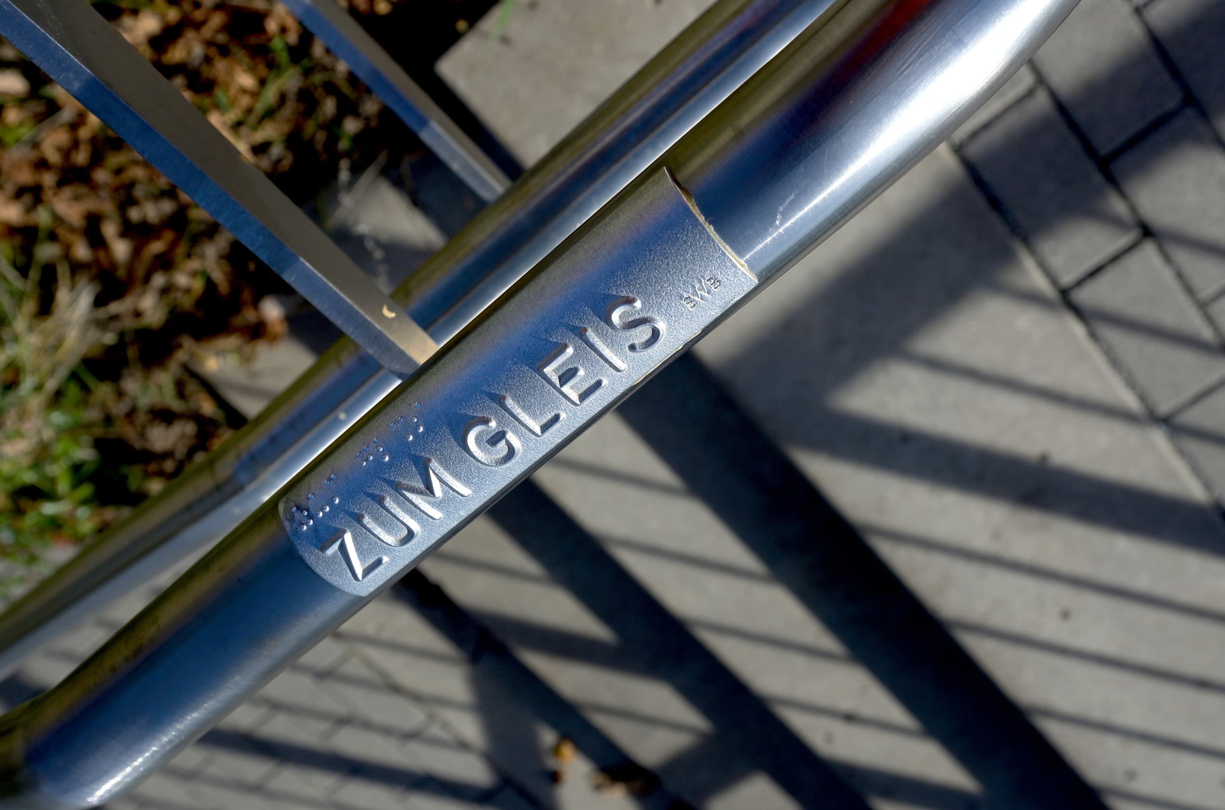 Blindenleitsystem am Bahnhof Dornstetten.