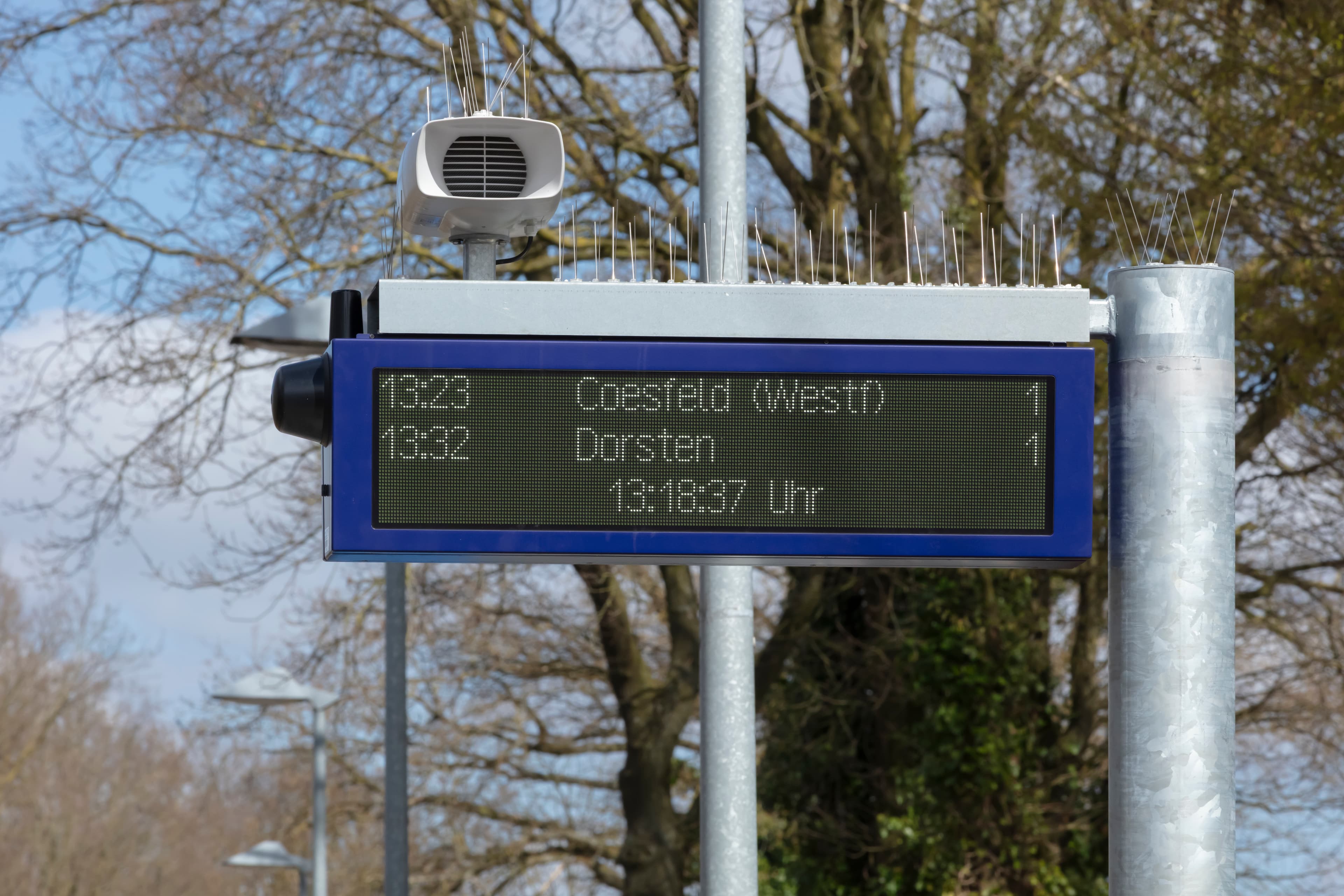Detailaufnahme der Fahrgastinformationsanlage (DSA+).