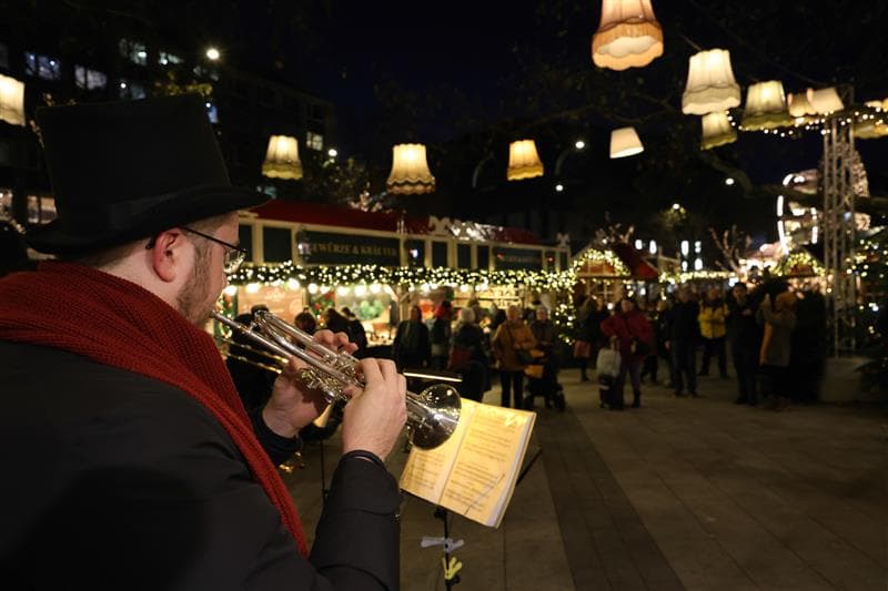 Blaskappelle auf dem Weihnachtsdorf Hannover