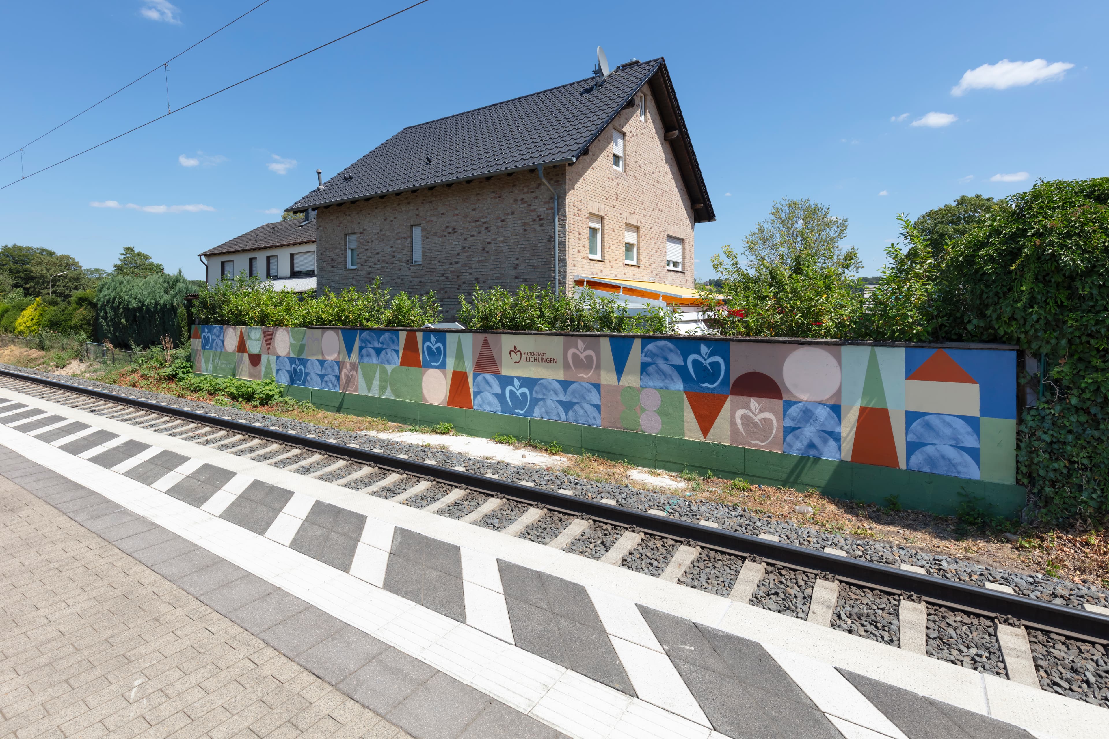 Die neugestaltete Lärmschutzwand.