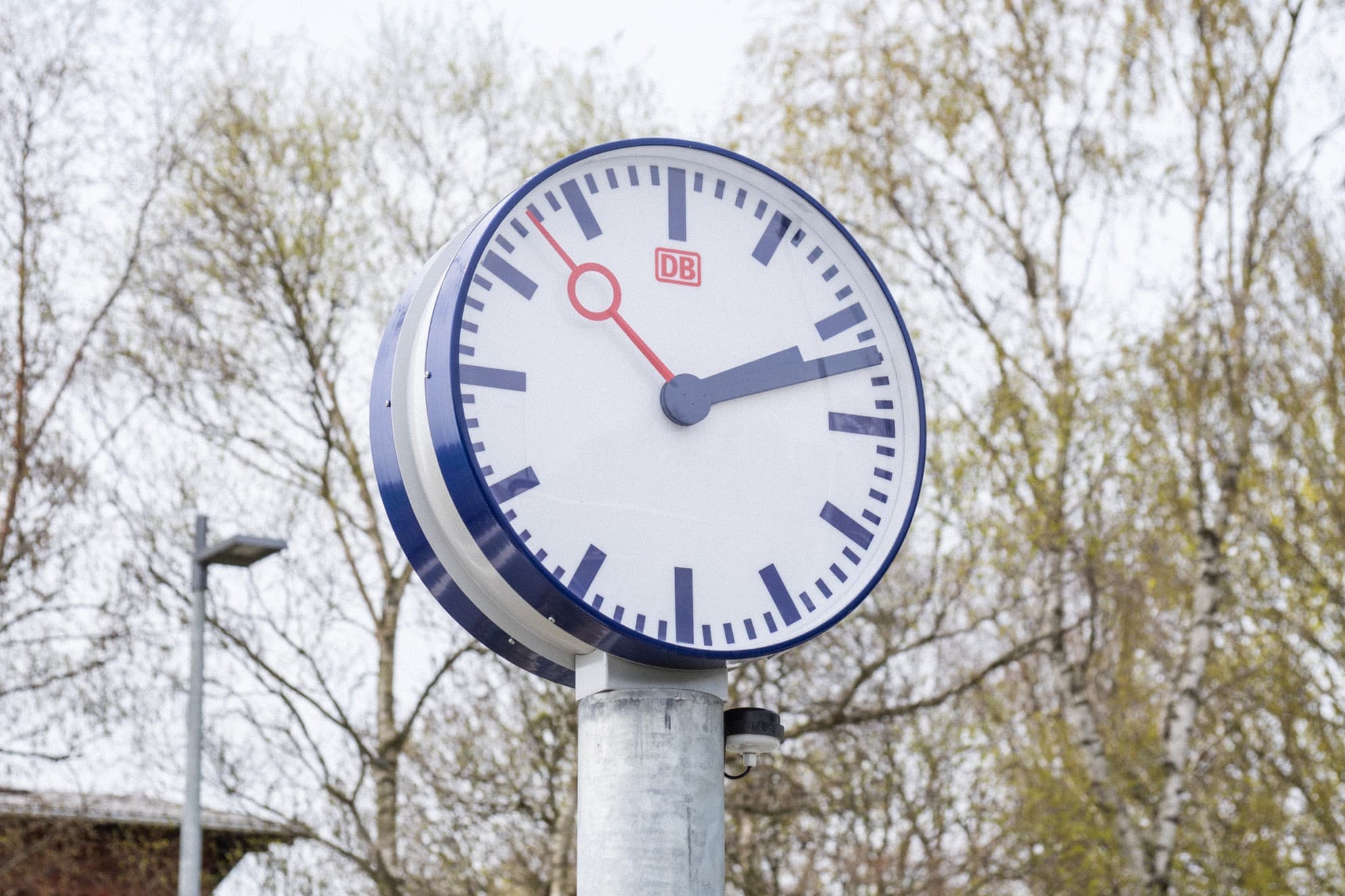 Neue Bahnhofsuhr am Bahnhof.