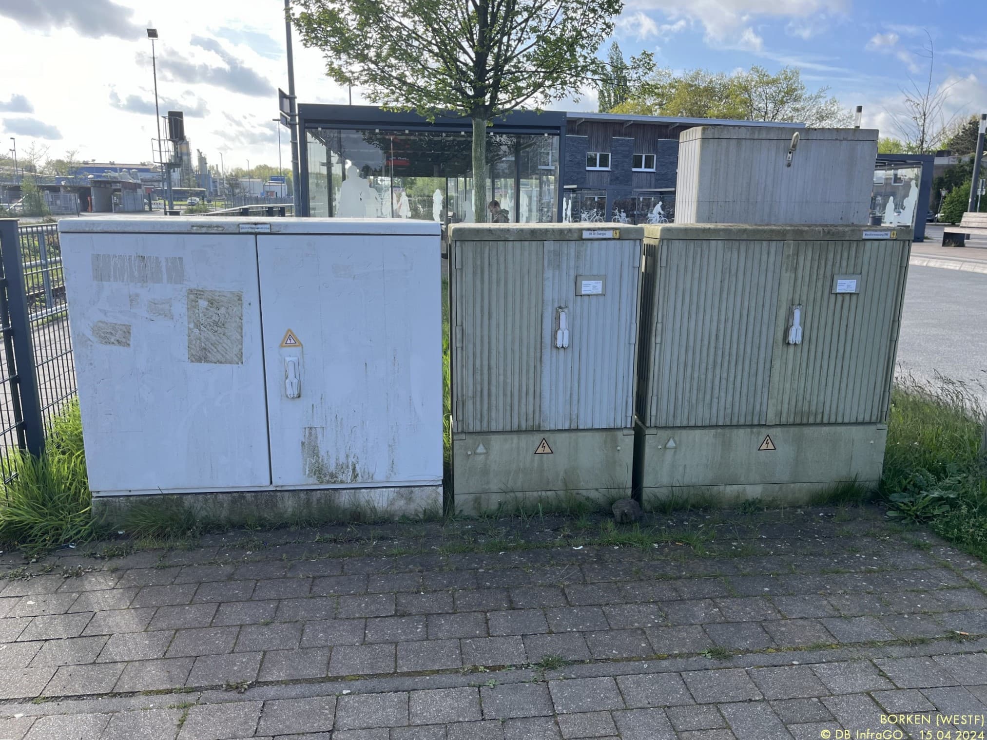 Blick auf die Verteilerkästen vor der Umgestaltung.