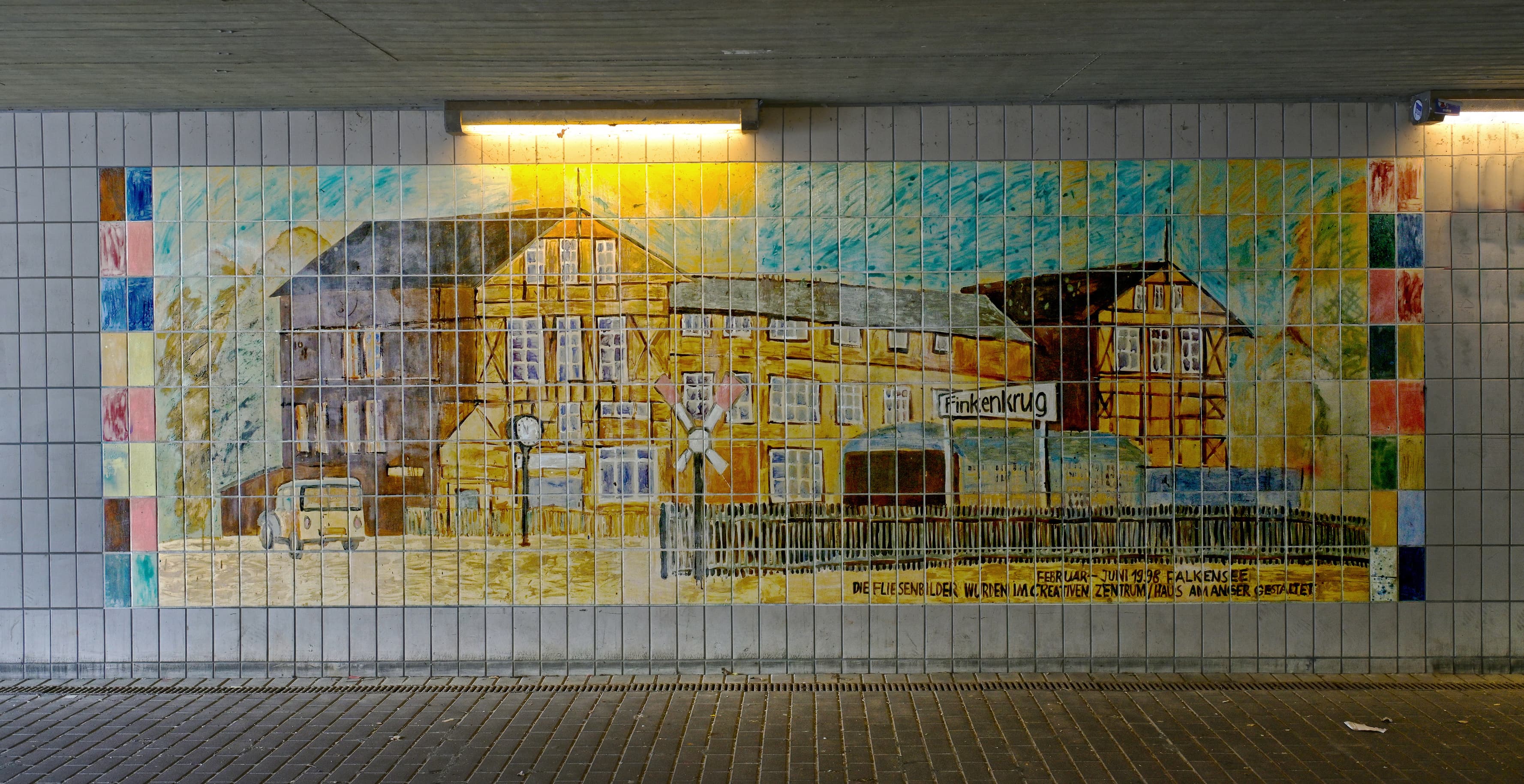Farbenfrohes Wandbild in Finkenkrug.
