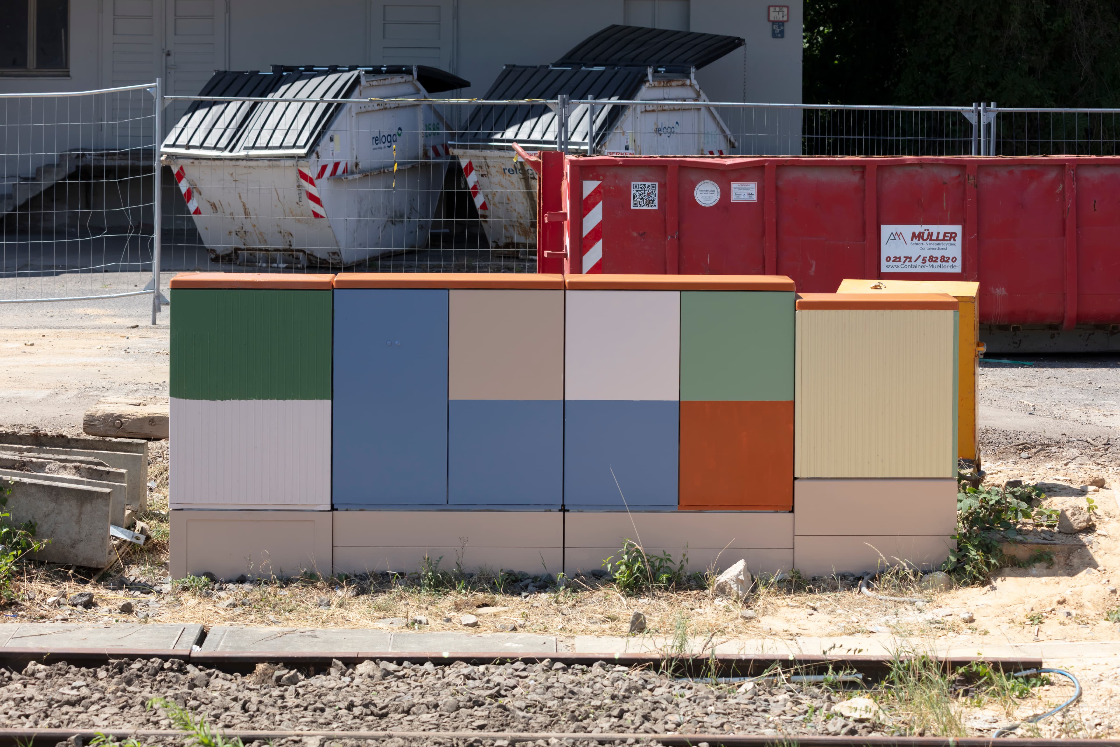 Stromkästen am Bahnhof Leichlingen nach der Aufwertung.